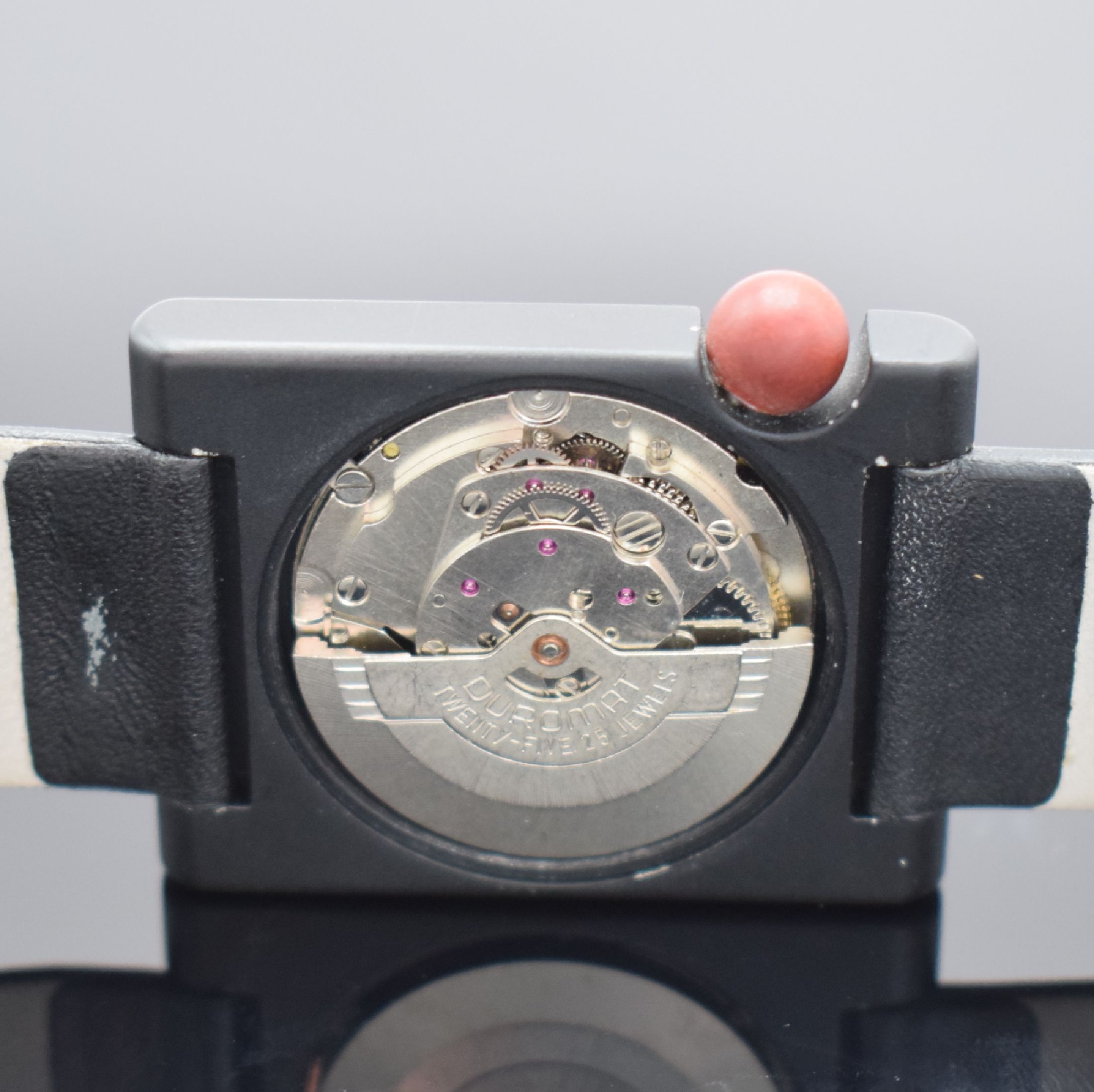 Detail d: DUGENA / LIP seltene Herrenarmbanduhr Modell Tallon, Frankreich um 1975, Automatik, rechteckiges, schwarz beschichtetes Metallgeh., geschr. ...