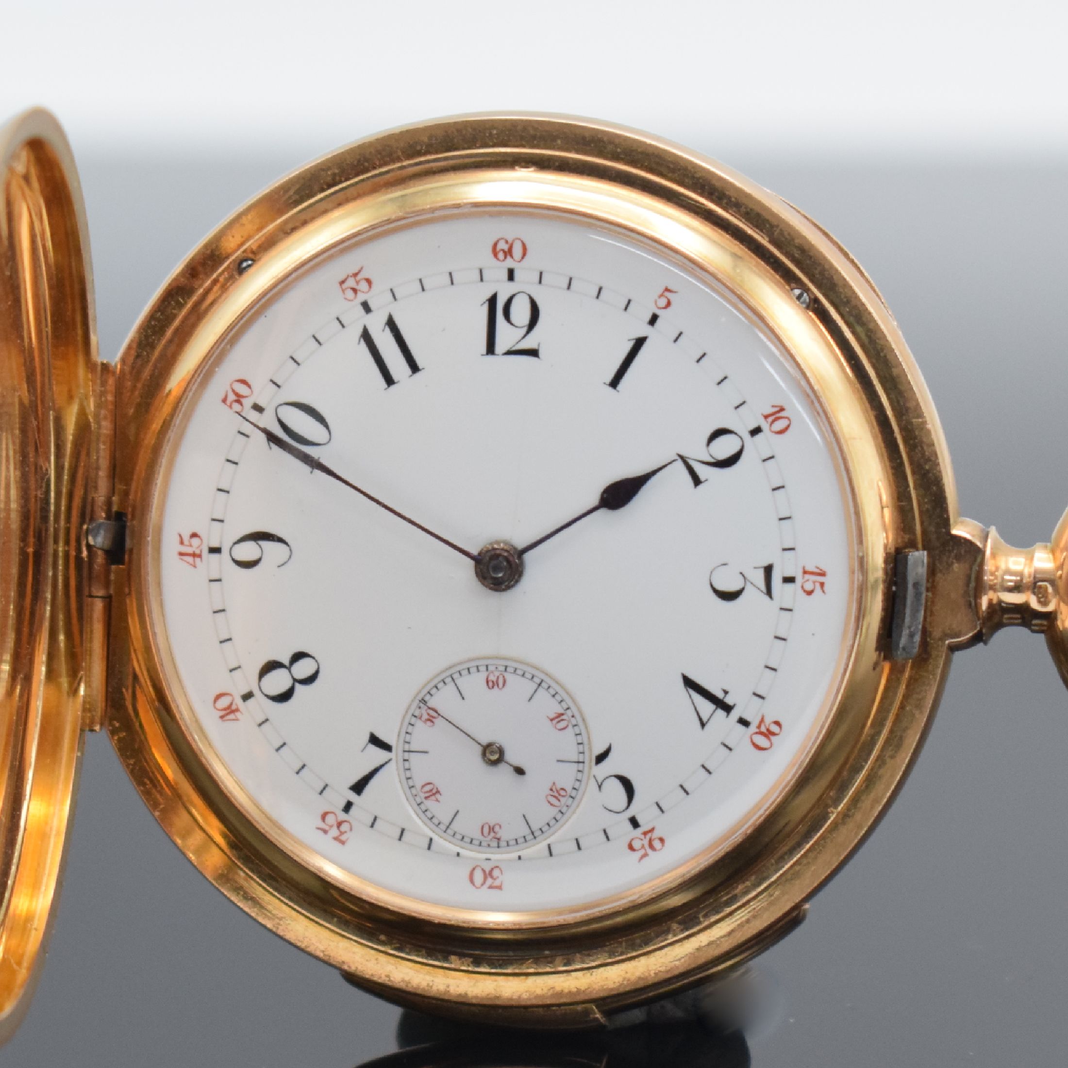 Detail a: Kleine Herrensavonette mit Minutenrepetition in RG 750/000, Schweiz um 1900, glattes 3- Deckel Goldgeh. m. à-goutte-Schlüssen, Rep. über Schieber ...