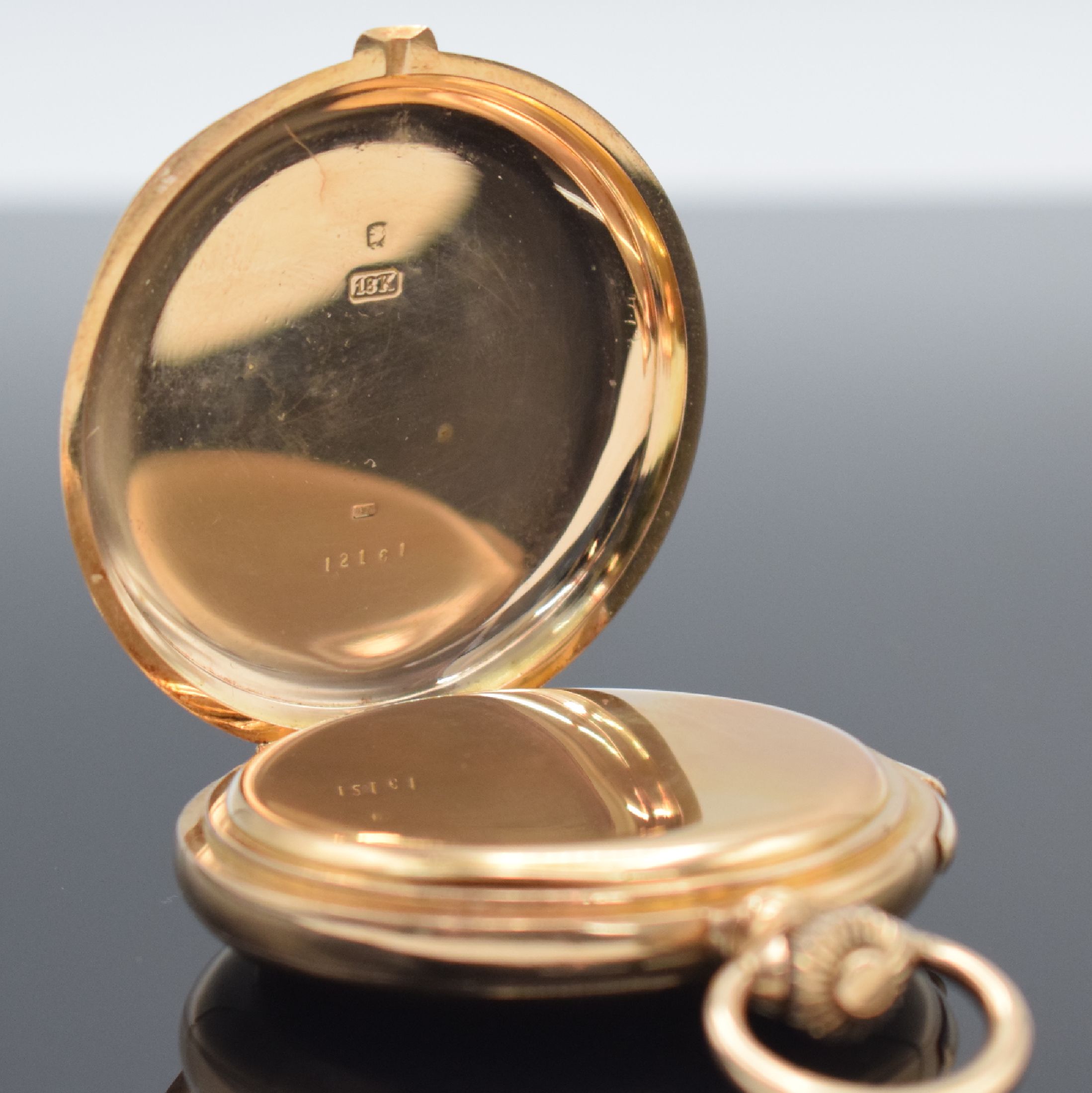 Detail e: Kleine Herrensavonette mit Minutenrepetition in RG 750/000, Schweiz um 1900, glattes 3- Deckel Goldgeh. m. à-goutte-Schlüssen, Rep. über Schieber ...
