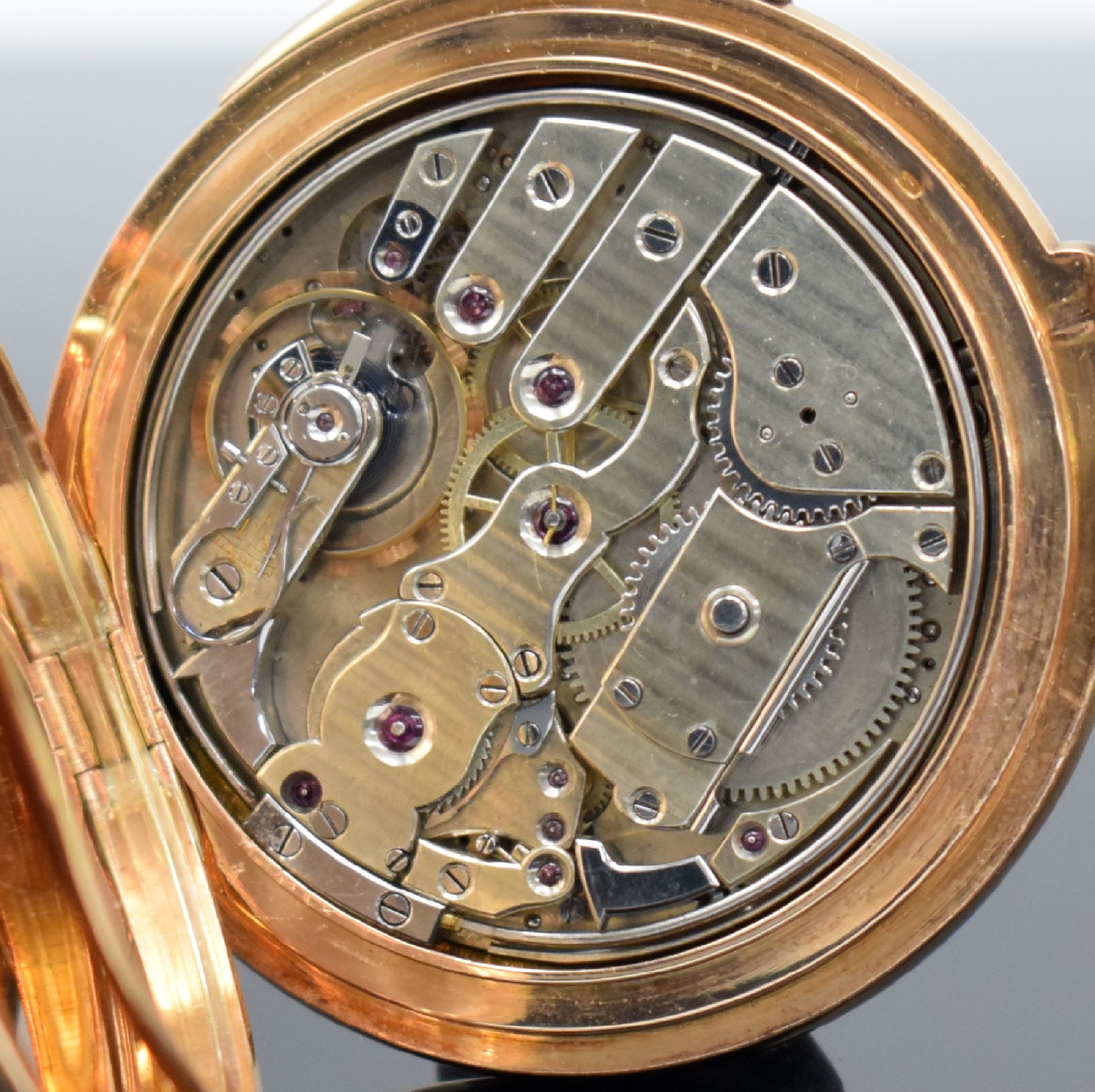Detail g: Kleine Herrensavonette mit Minutenrepetition in RG 750/000, Schweiz um 1900, glattes 3- Deckel Goldgeh. m. à-goutte-Schlüssen, Rep. über Schieber ...