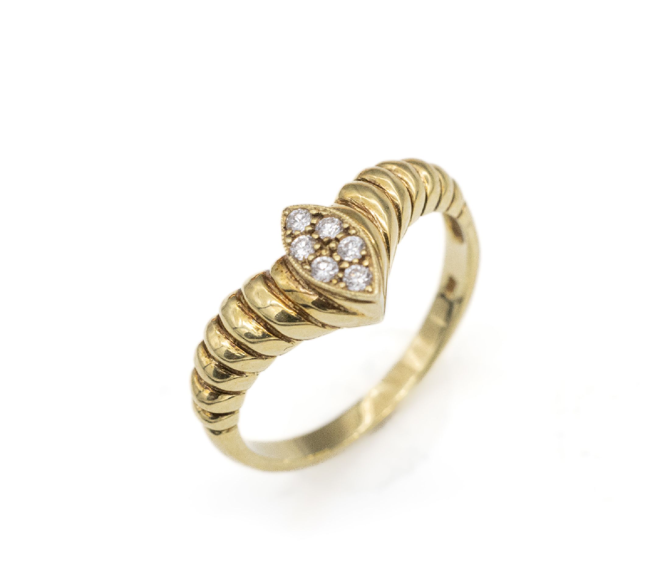Detail b: 14 kt Gold Brillant-Ring, GG 585/000, 6 Brillanten zus. ca. 0.12 ct Weiß/si, ca. 3.7 g, RW 57