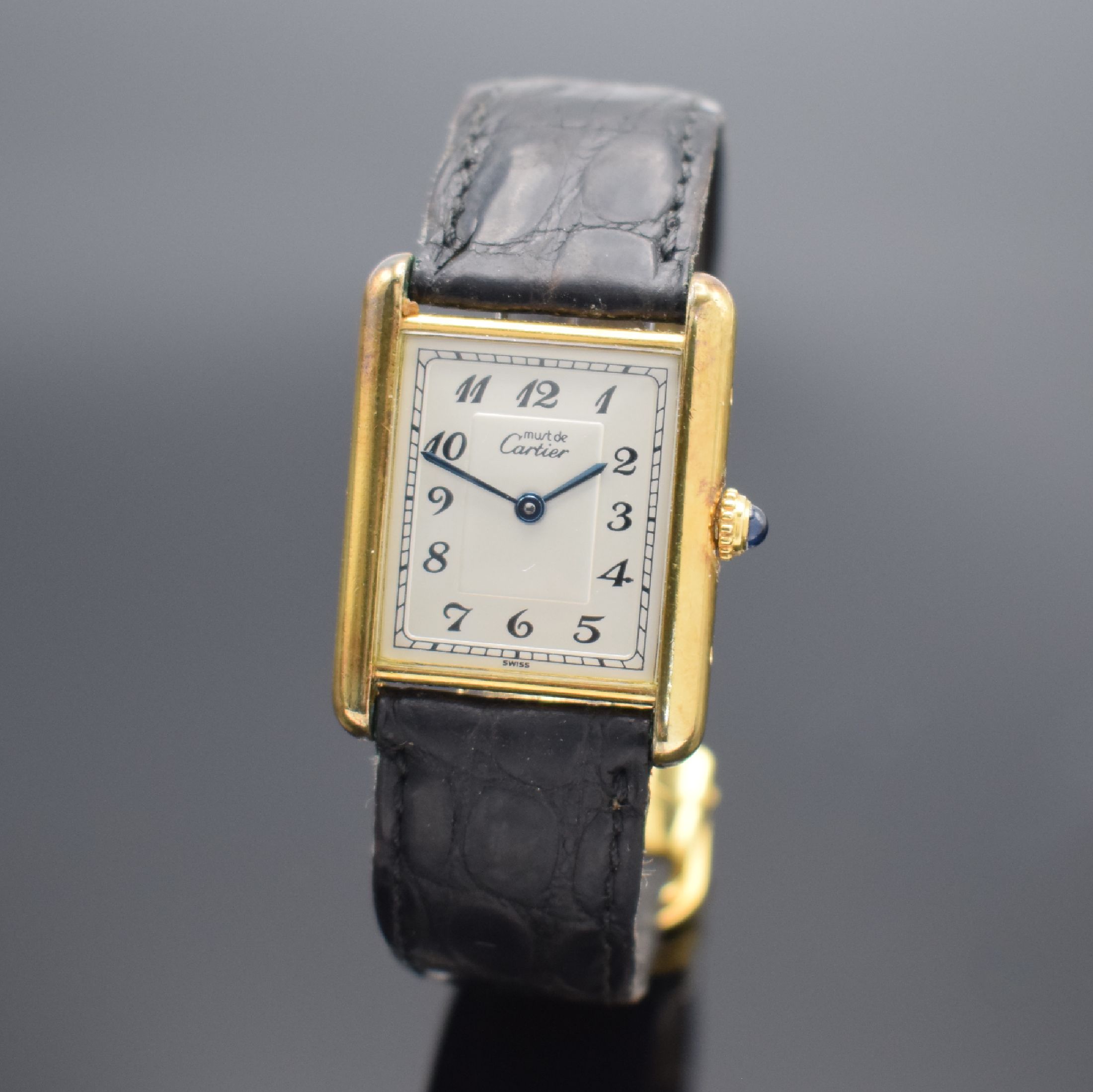 CARTIER Damenarmbanduhr Tank Vermeil Referenz 590005, Schweiz um 1990, quarz, 2-teil., verg. Silbergeh. inkl. Lederband (zu ern.) mit orig. ...