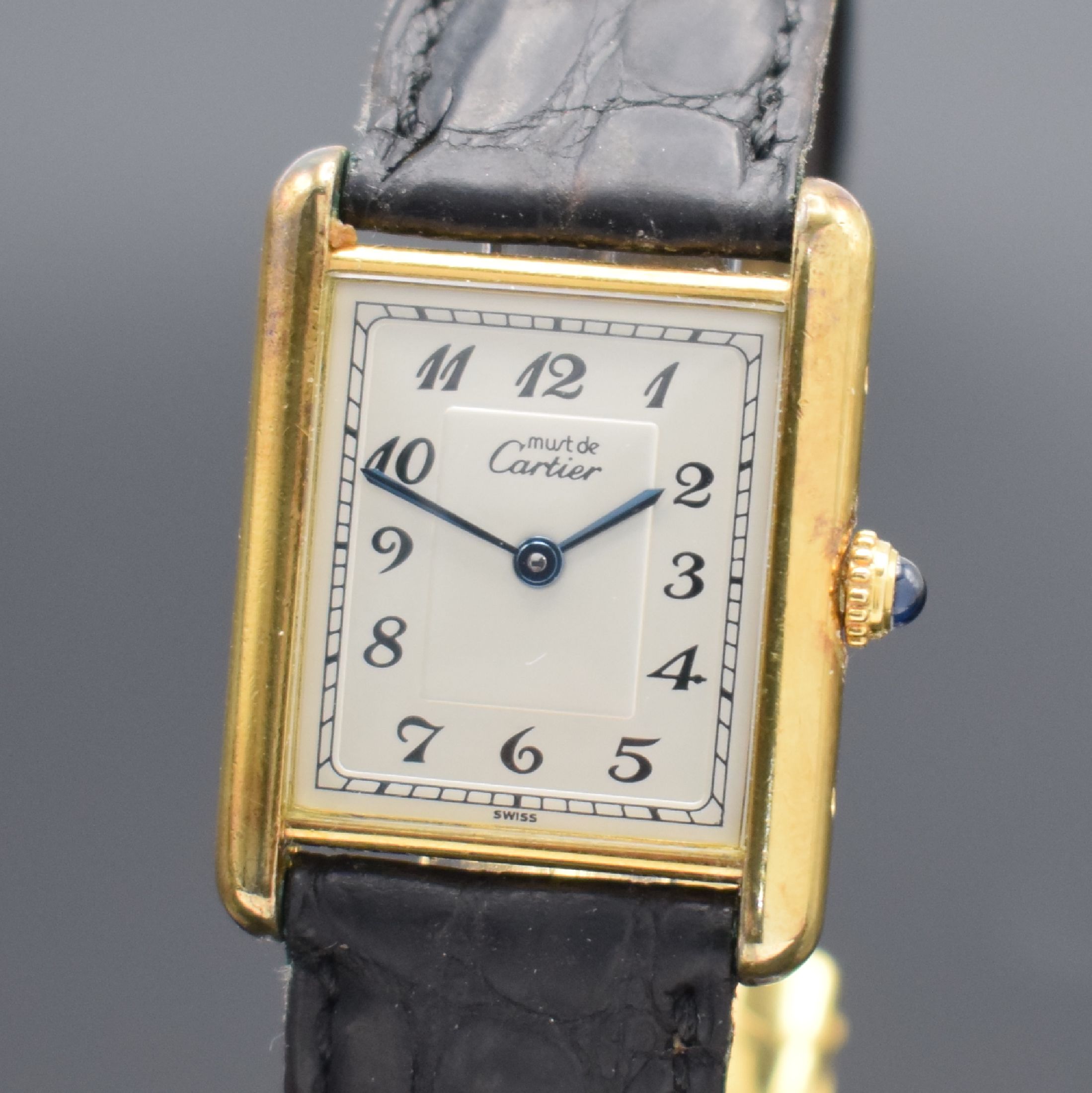 Detail a: CARTIER Damenarmbanduhr Tank Vermeil Referenz 590005, Schweiz um 1990, quarz, 2-teil., verg. Silbergeh. inkl. Lederband (zu ern.) mit orig. ...