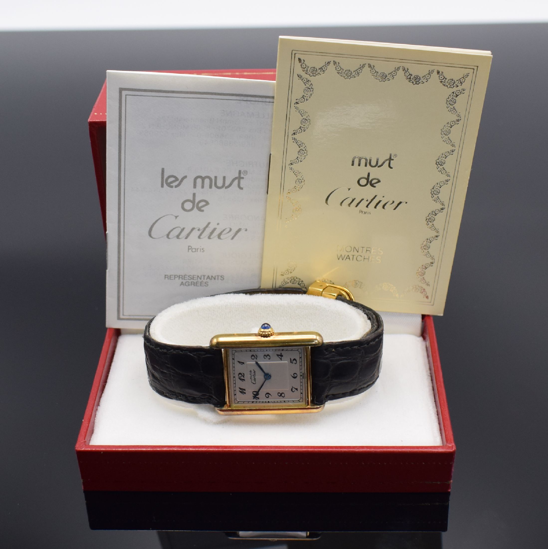 Detail d: CARTIER Damenarmbanduhr Tank Vermeil Referenz 590005, Schweiz um 1990, quarz, 2-teil., verg. Silbergeh. inkl. Lederband (zu ern.) mit orig. ...