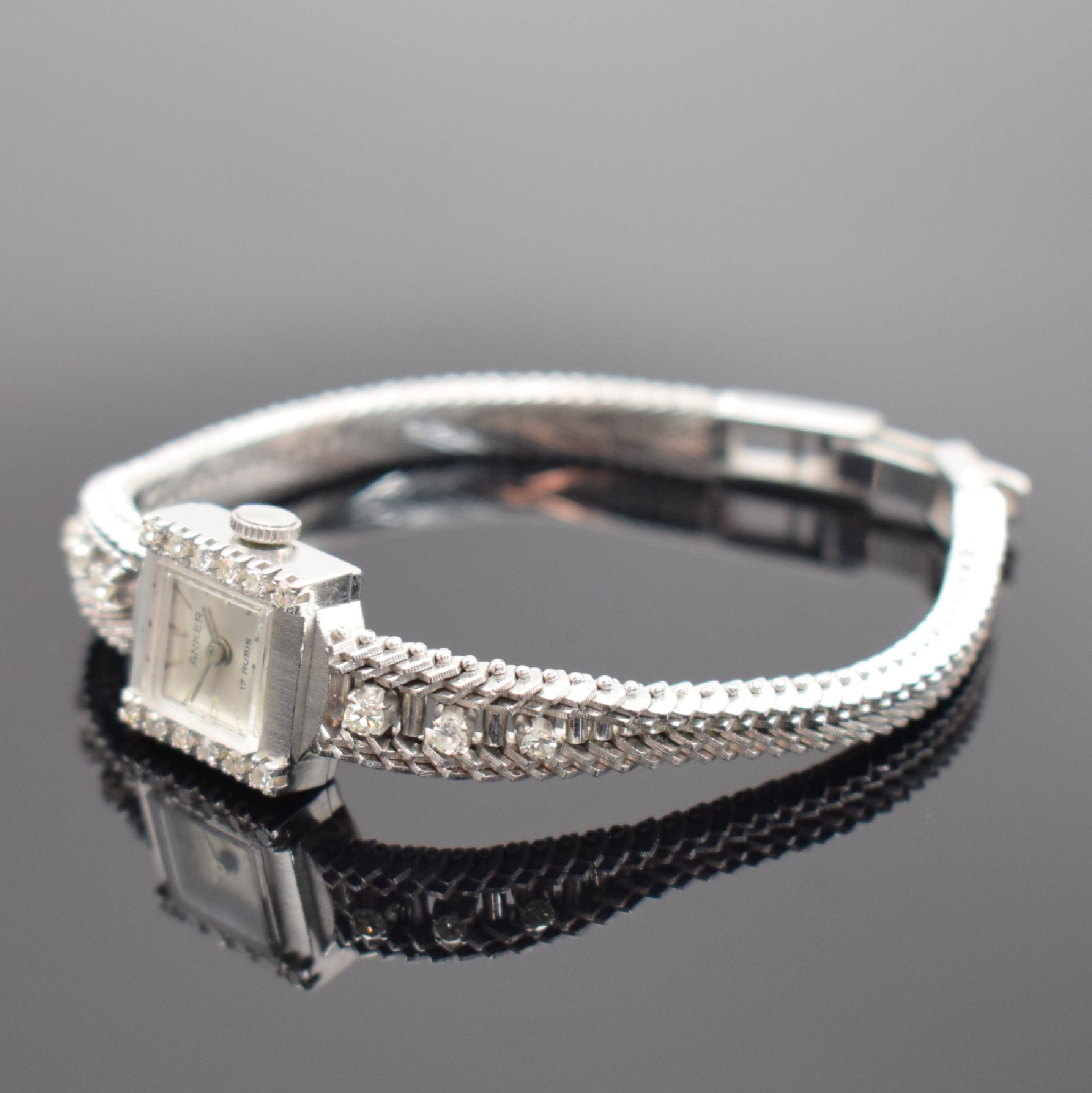 Detail b: ANKER Damenarmbanduhr in WG 585/000 mit Diamanten, Schweiz um 1965, Handaufzug, Boden aufgedr., silb. Zifferbl. m. silb. Std. Ind. & Zeigern, Kal. AS ...