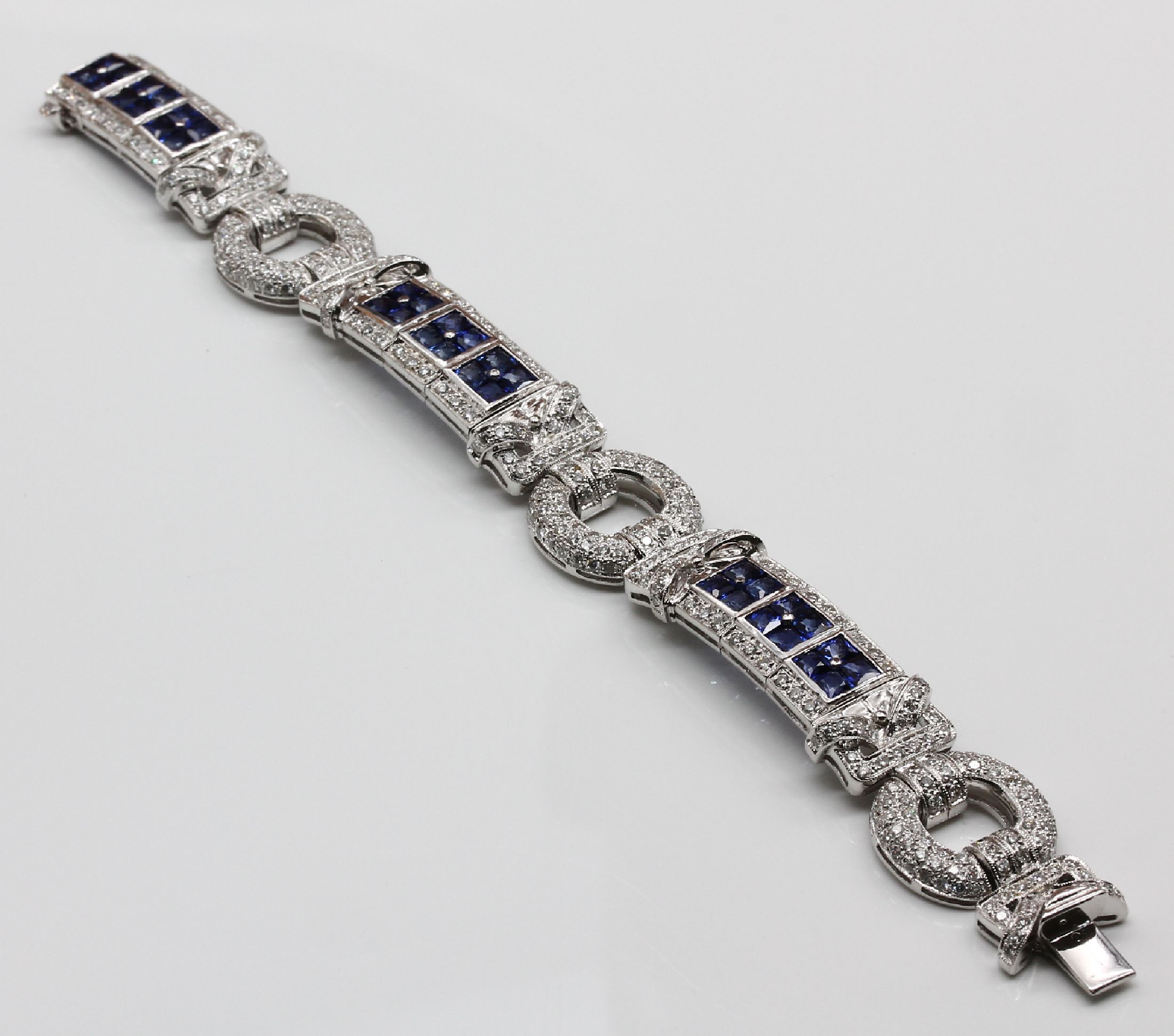Detail a: 18 kt Gold Diamant-Saphir-Armband, WG 750/000, Diamanten zus. ca. 5.0 ct Weiß-l. get. Weiß/si, 36 Saphir-Carrees zus. ca. 3.60 ct, L ca. 18 cm, ...