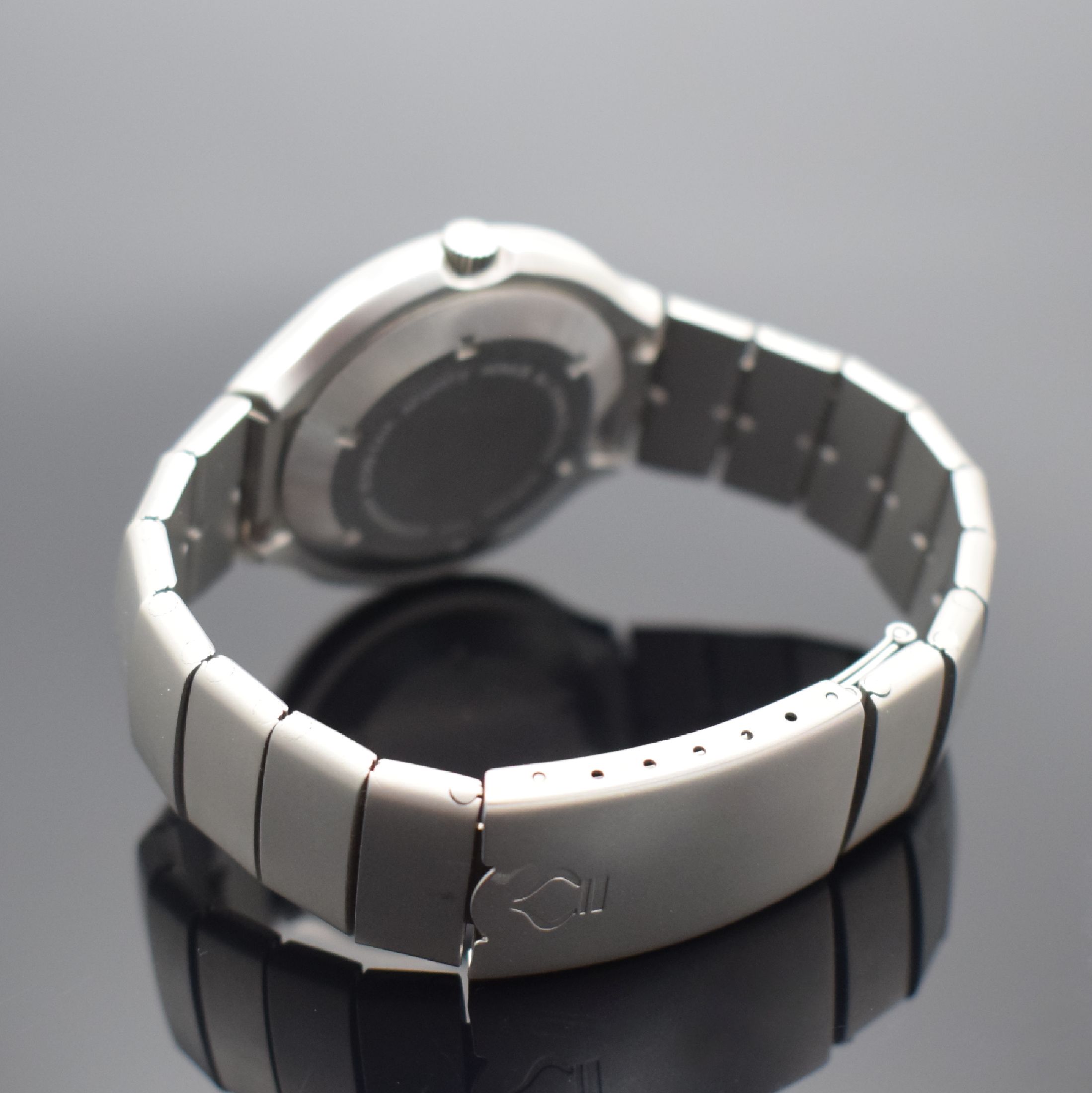 Detail b: PORSCHE DESIGN / ORFINA Herrenarmbanduhr in Stahl, Schweiz um 1990, Automatik, matt. Geh., Boden verschr., orig. Stahlband m. Faltschl., schwarzes ...