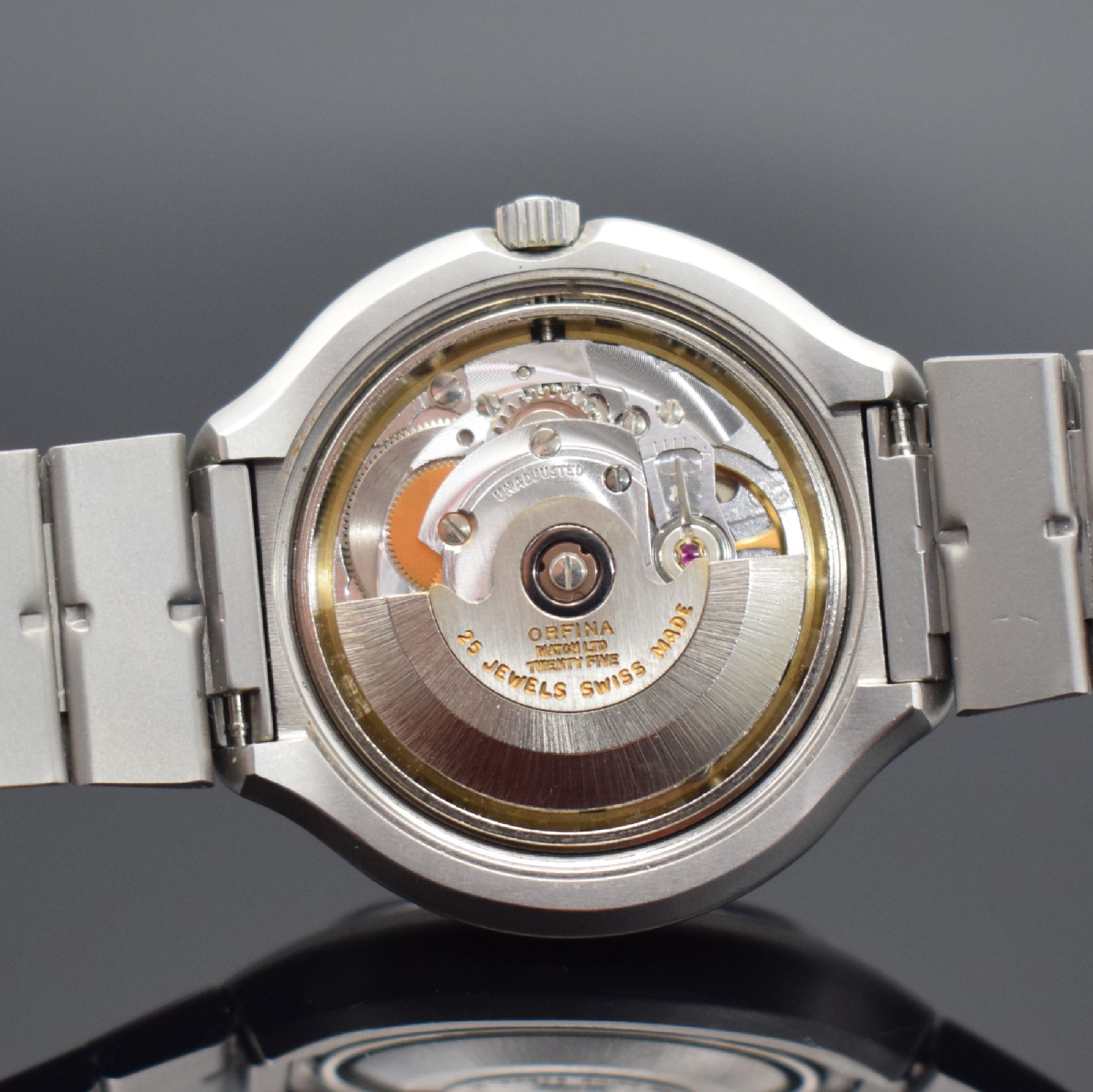 Detail e: PORSCHE DESIGN / ORFINA Herrenarmbanduhr in Stahl, Schweiz um 1990, Automatik, matt. Geh., Boden verschr., orig. Stahlband m. Faltschl., schwarzes ...