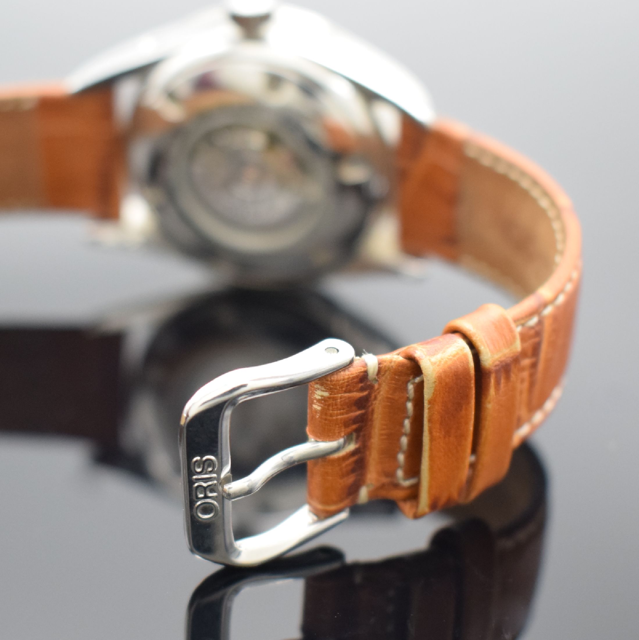Detail b: ORIS Herrenarmbanduhr mit Vollkalender & 2. Zeitzone, Schweiz um 2005, Automatik, Ref. 7506, beids. vergl. Edelstahlgeh., Boden geschr., Korrekturdr. ...