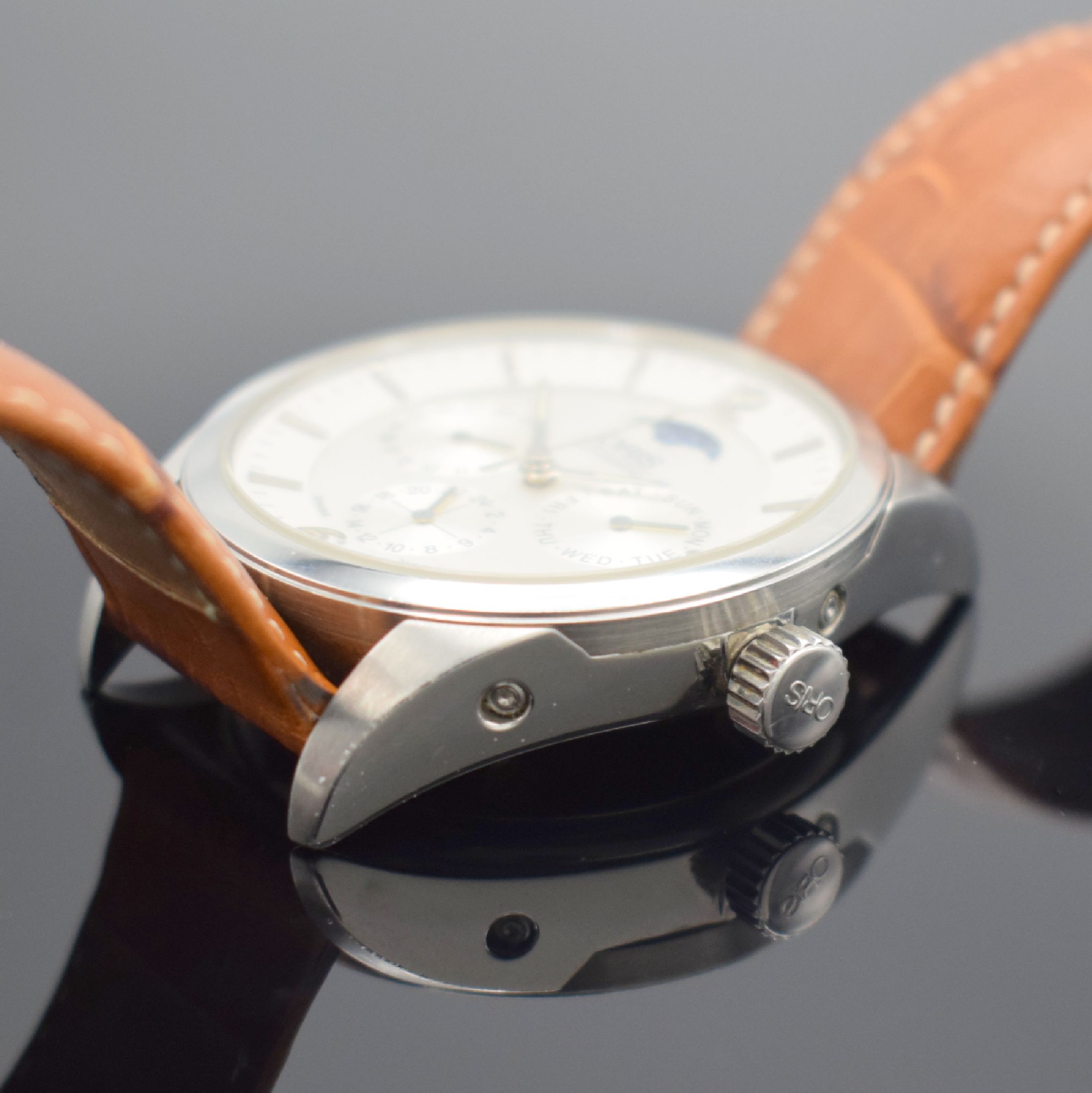 Detail c: ORIS Herrenarmbanduhr mit Vollkalender & 2. Zeitzone, Schweiz um 2005, Automatik, Ref. 7506, beids. vergl. Edelstahlgeh., Boden geschr., Korrekturdr. ...