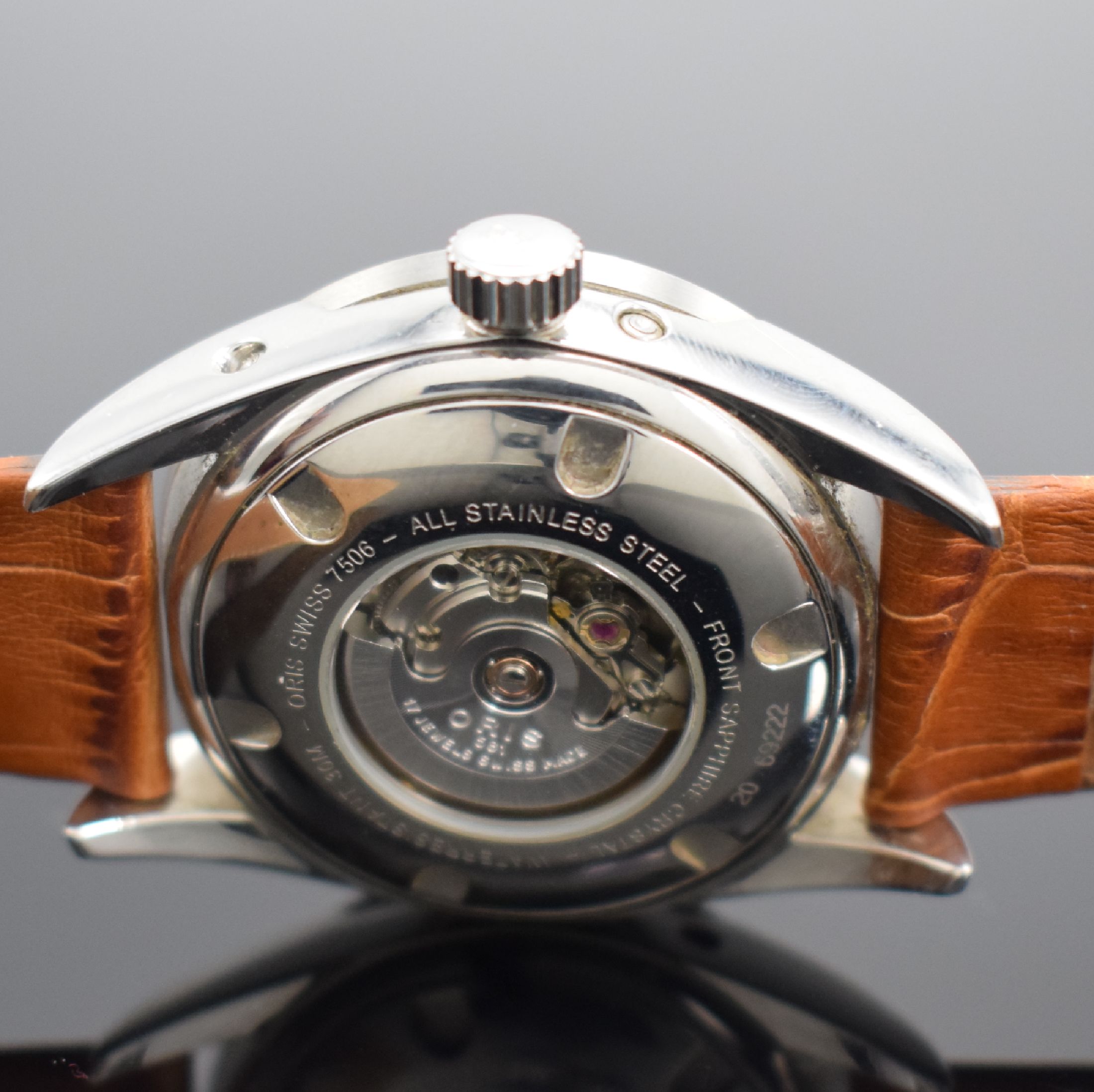 Detail e: ORIS Herrenarmbanduhr mit Vollkalender & 2. Zeitzone, Schweiz um 2005, Automatik, Ref. 7506, beids. vergl. Edelstahlgeh., Boden geschr., Korrekturdr. ...