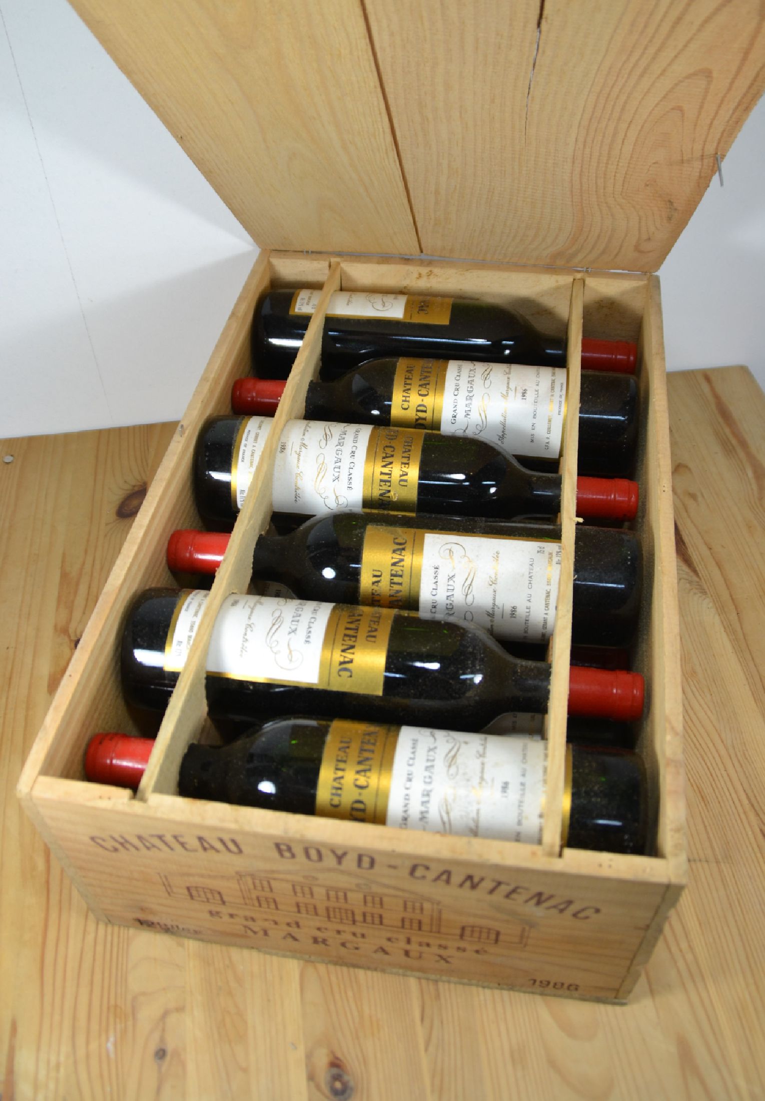 Detail a: 12 Flaschen in orig. Holzkiste, 1986 Chateau Boyd-Cantenac, Pauillac, je 750ml, 12%Vol., unverkostet, in geöffneter Holzkiste