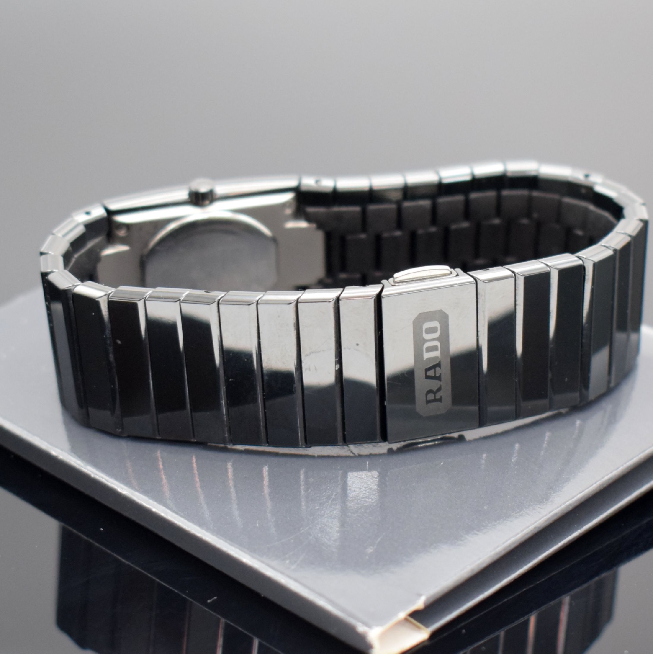 Detail c: RADO Diastar Damenarmbanduhr, Schweiz verk. 10/1990 lt. beil. Pap., quarz, Gehäuse in Keramik & Stahl, Boden aufgedr., Keramik- Gliederband m. dopp. ...