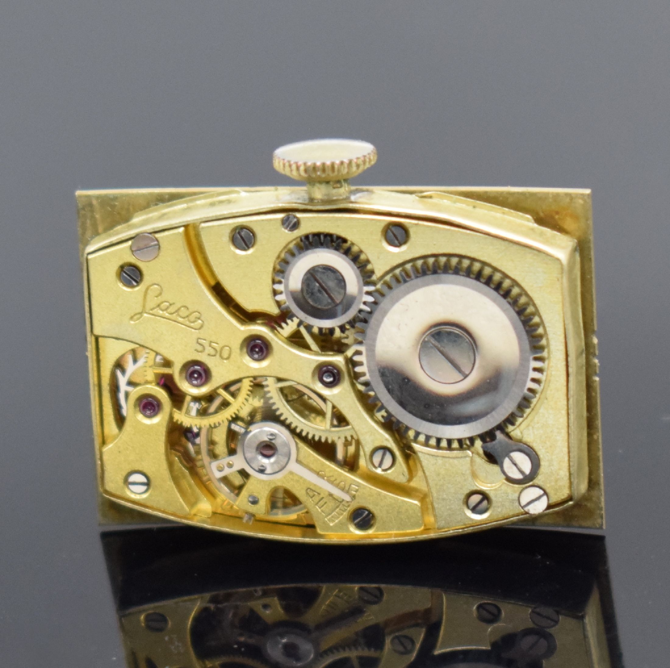Detail e: LACO Herrenarmbanduhr in GG 585/000, Handaufzug, Deutschland um 1938, Scharnierboden, gold. Zifferblatt m. arab. Leuchtzahlen l. fl., gebl. ...