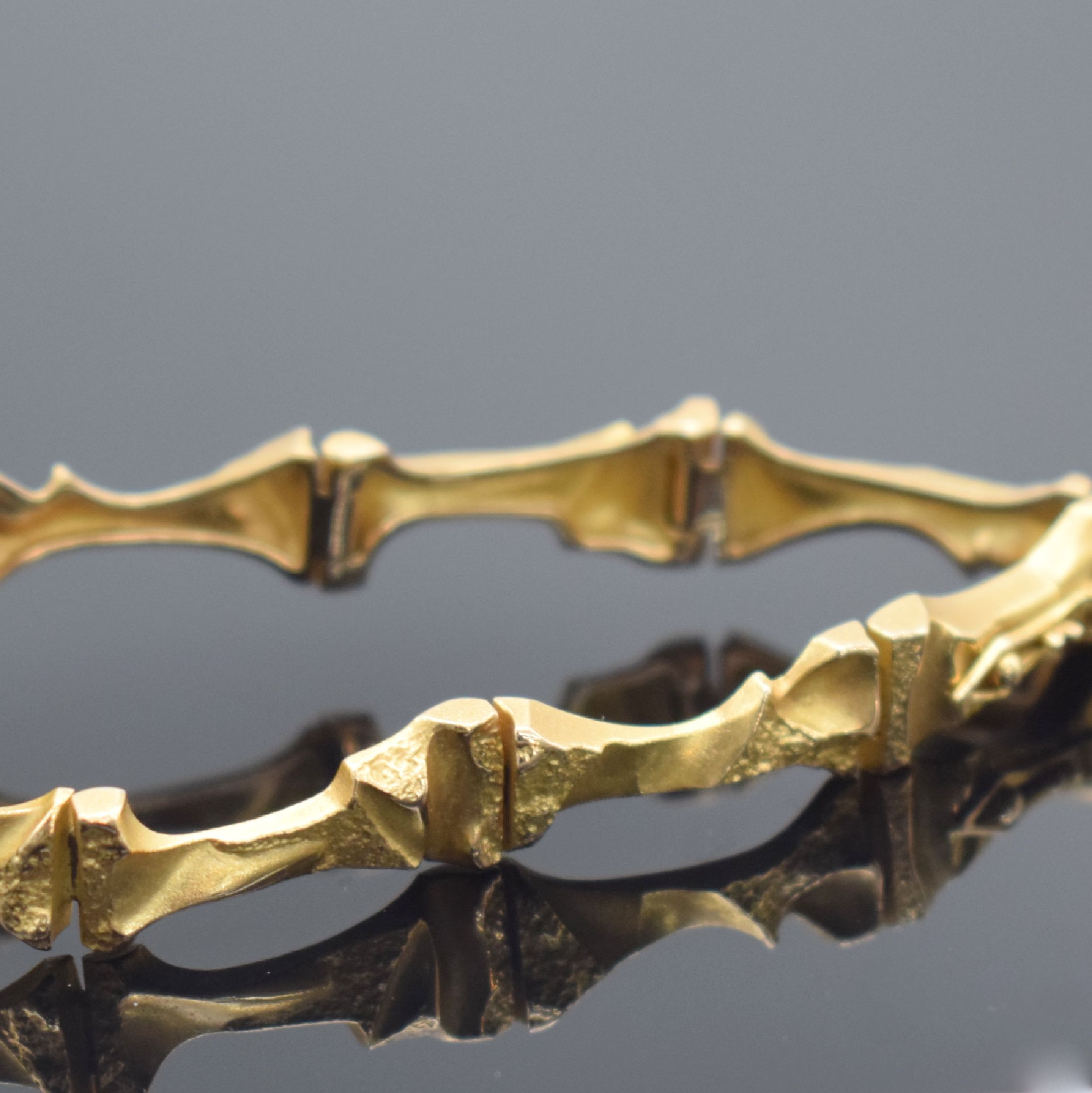 Detail c: LAPPONIA Pola-Negri Damenarmbanduhr in GG 585/000 Referenz A 128005, Finnland um 1990, designed von Björn Weckström, quarz, 2-teil. Gehäuse, Boden ...