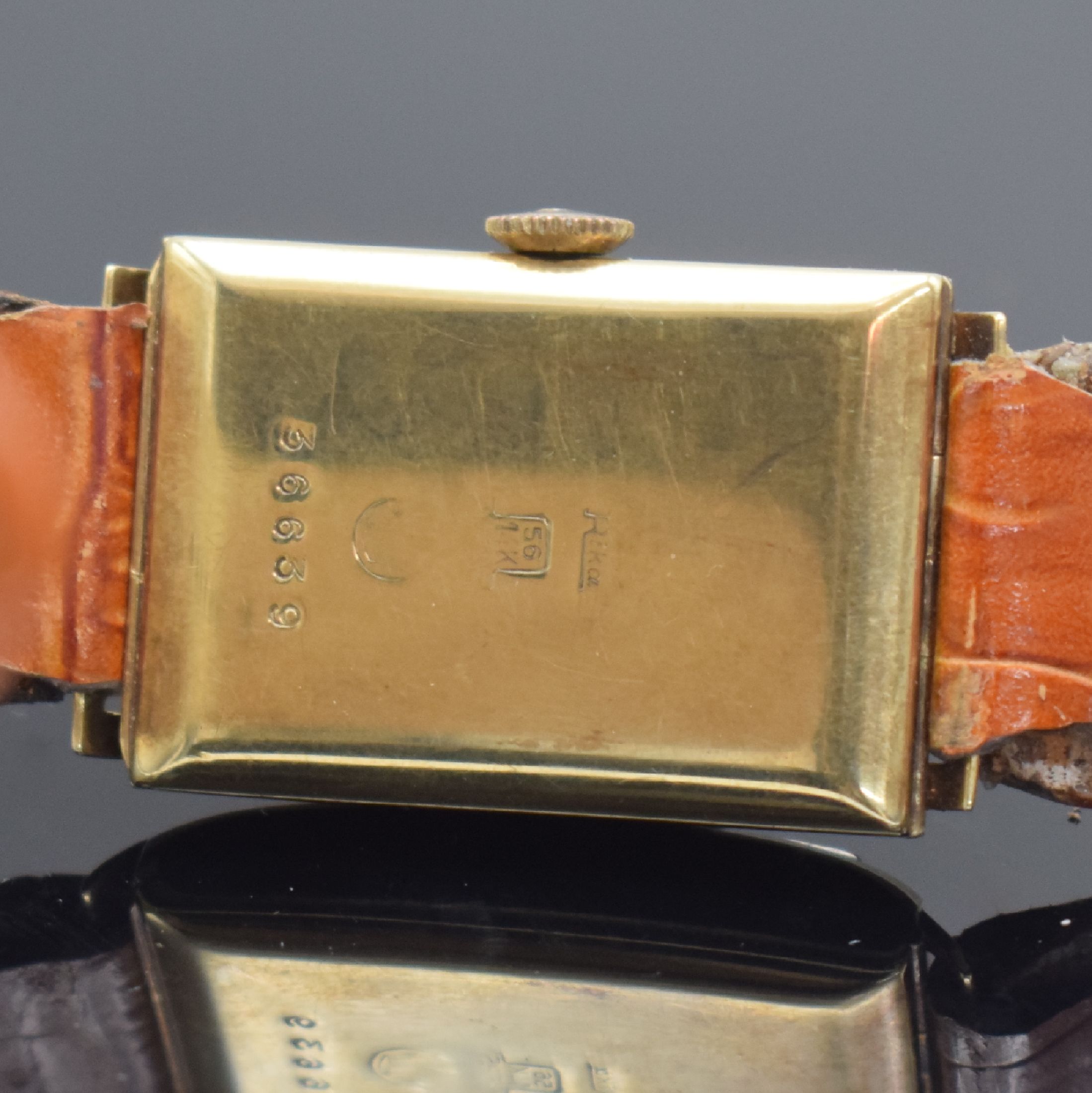 Detail c: RIKA Armbanduhr in GG 585/000, Handaufzug, Deutschland um 1940, Scharnierboden, rotverg. Zifferblatt m. arab. Leuchtzahlen l. fl., gebl. ...