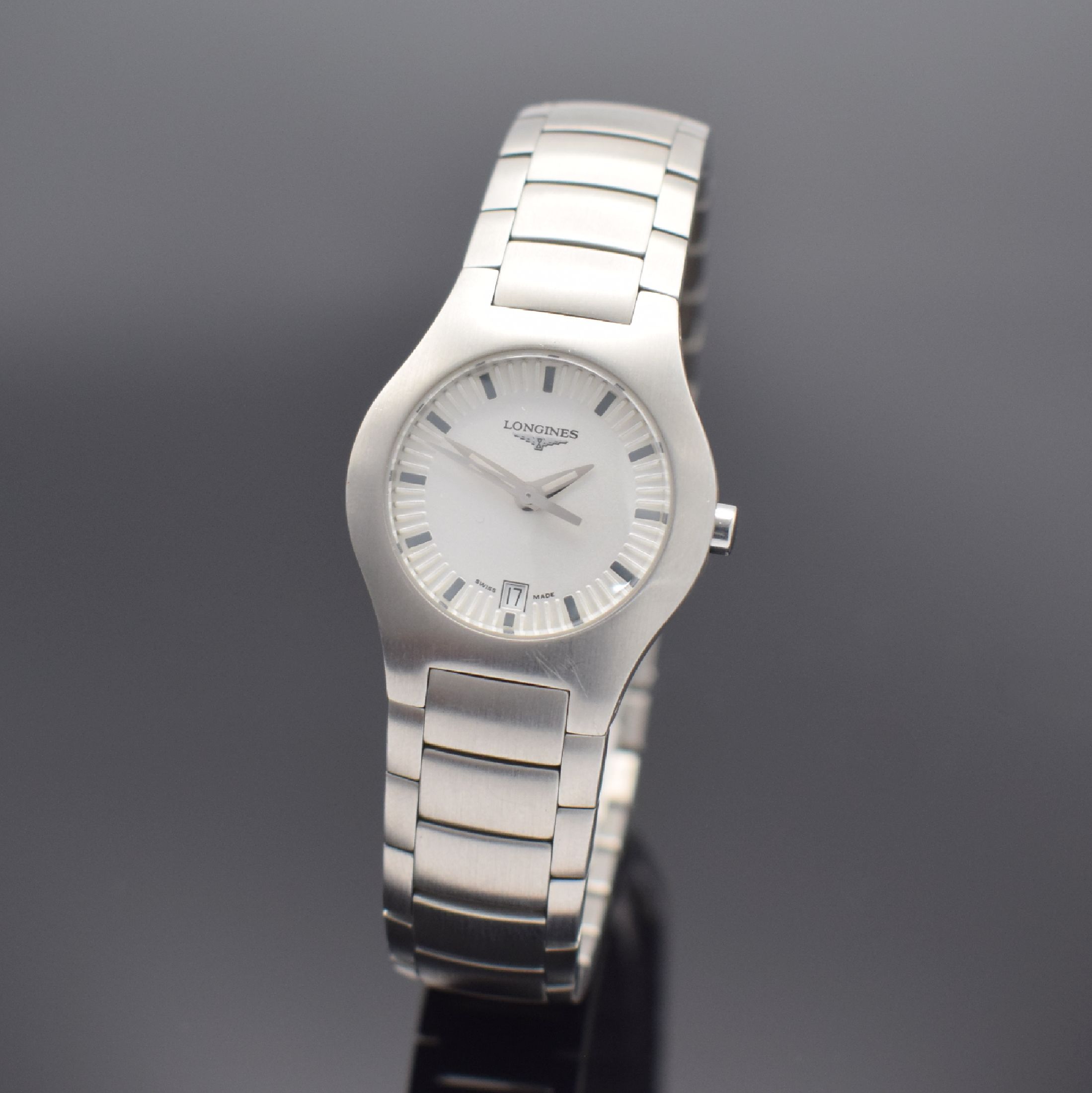LONGINES Damenarmbanduhr Referenz L3.117.4, quarz, Edelstahlgeh. inkl. Gliederband m. dopp. Faltschl., Boden aufgedr., silb. Zifferbl., Anz. v. Std., ...