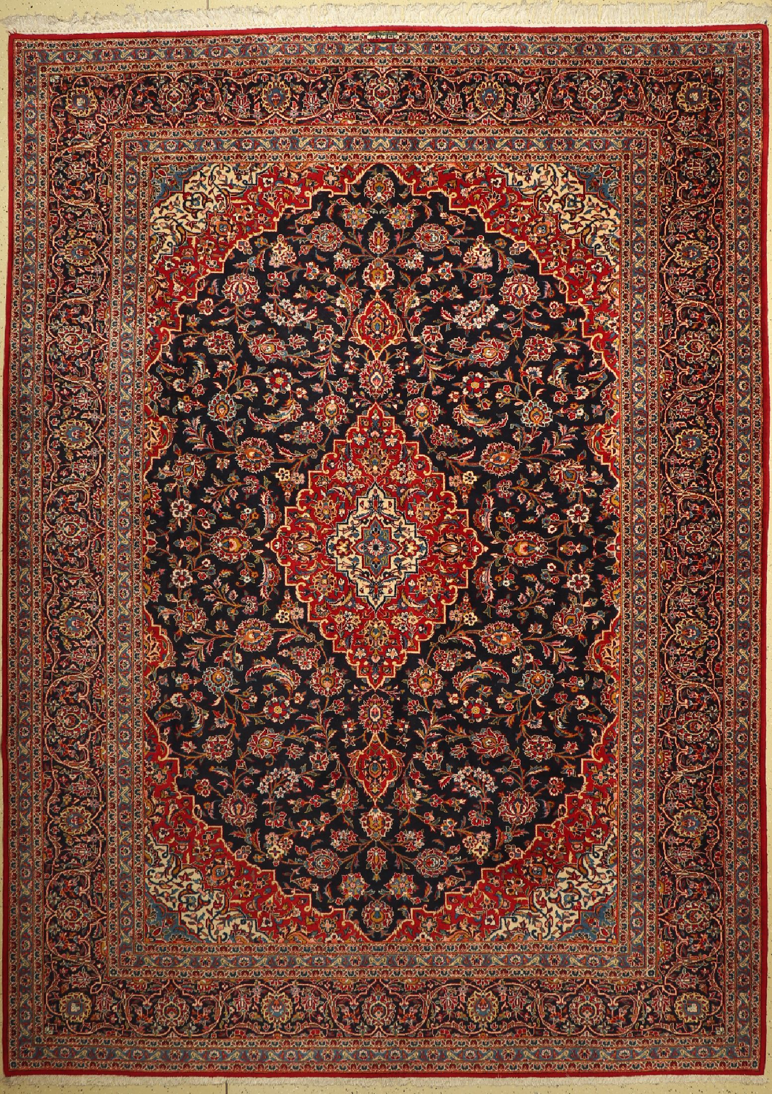 Keschan Kork fein signiert, (Ghotbi), Persien, ca. 50 Jahre, Korkwolle, ca. 380 x 275 cm, (Sehr guter Zustand)