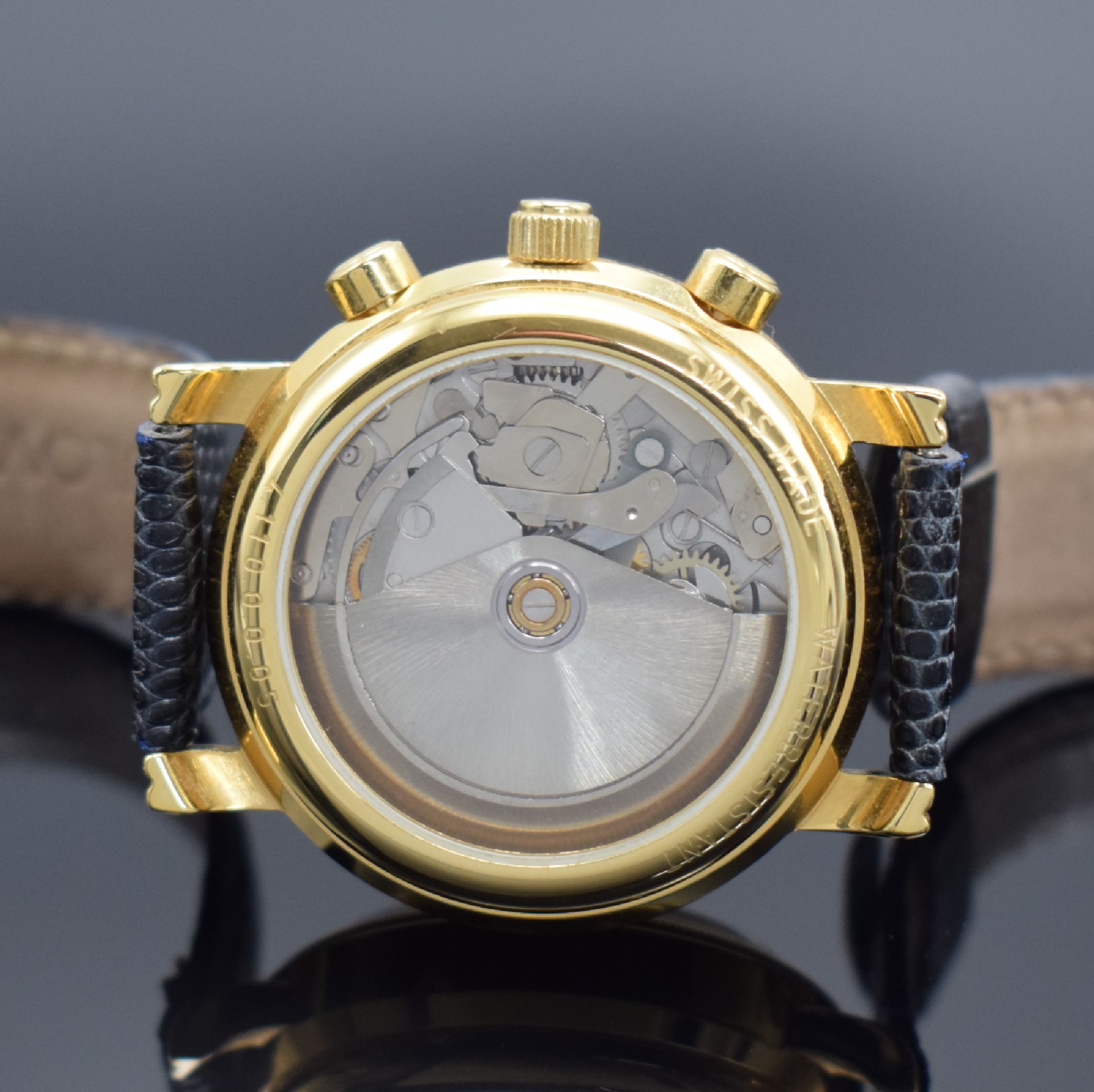 Detail c: BULOVA Herrenarmbanduhr mit Chronograph, Schweiz um 1990, Automatik, 2-teil. verg. Geh., vergl. Boden aufgedr., dunkelblaues Zifferbl., gold. ...