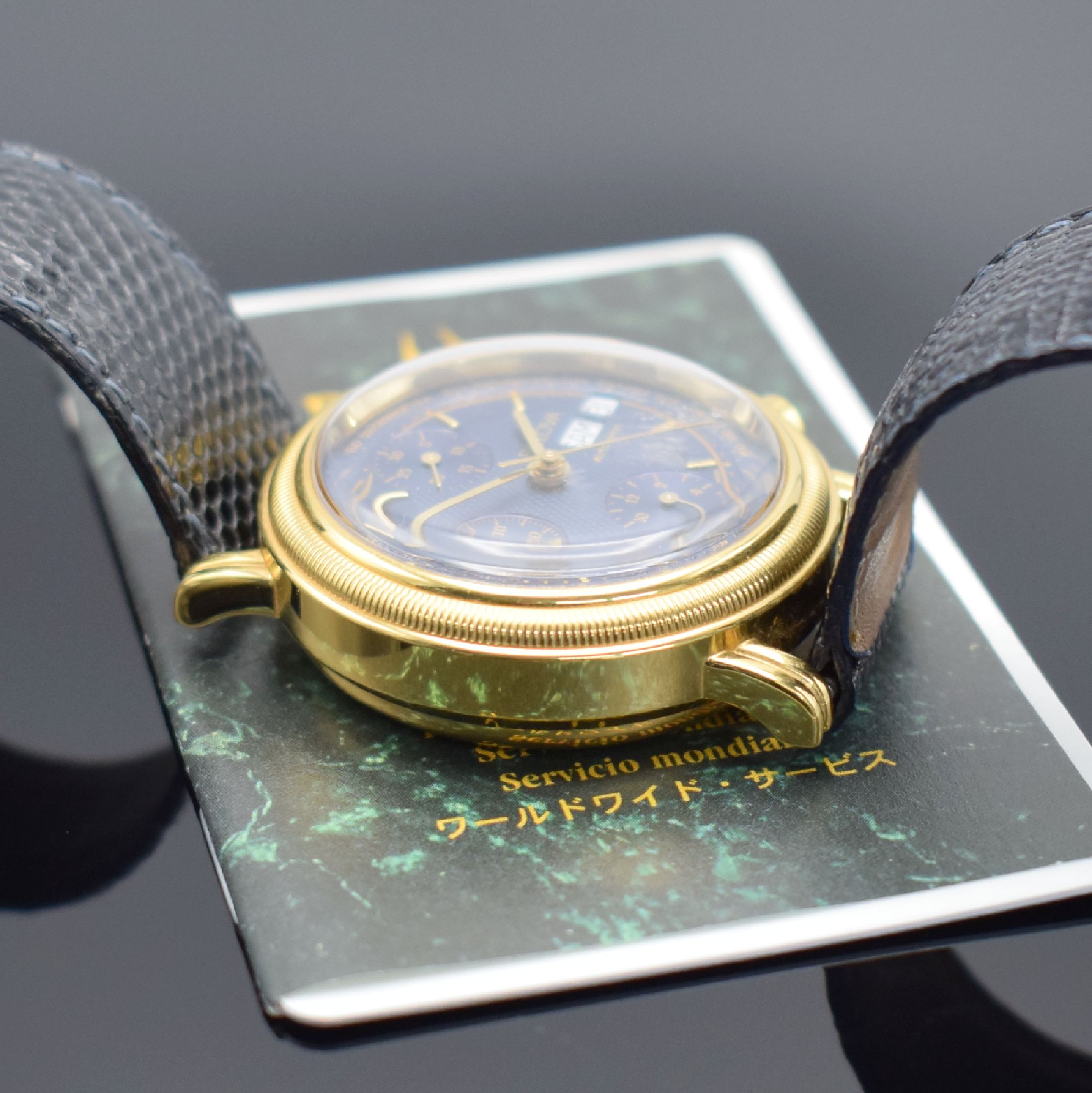 Detail e: BULOVA Herrenarmbanduhr mit Chronograph, Schweiz um 1990, Automatik, 2-teil. verg. Geh., vergl. Boden aufgedr., dunkelblaues Zifferbl., gold. ...