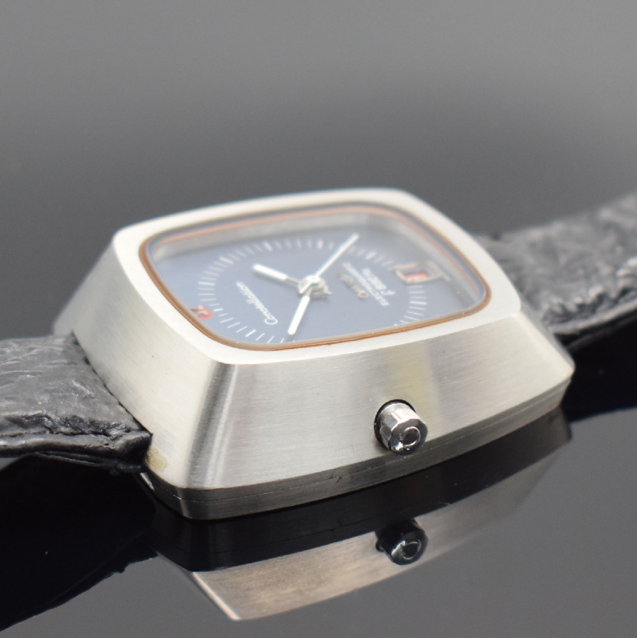 Detail b: OMEGA Constellation Electroquartz f8192Hz Herrenarmbanduhr Referenz 196.005 mit Kaliber Beta 21, Schweiz um 1970, 2-teil. Gehäuse in Stahl, Boden ...