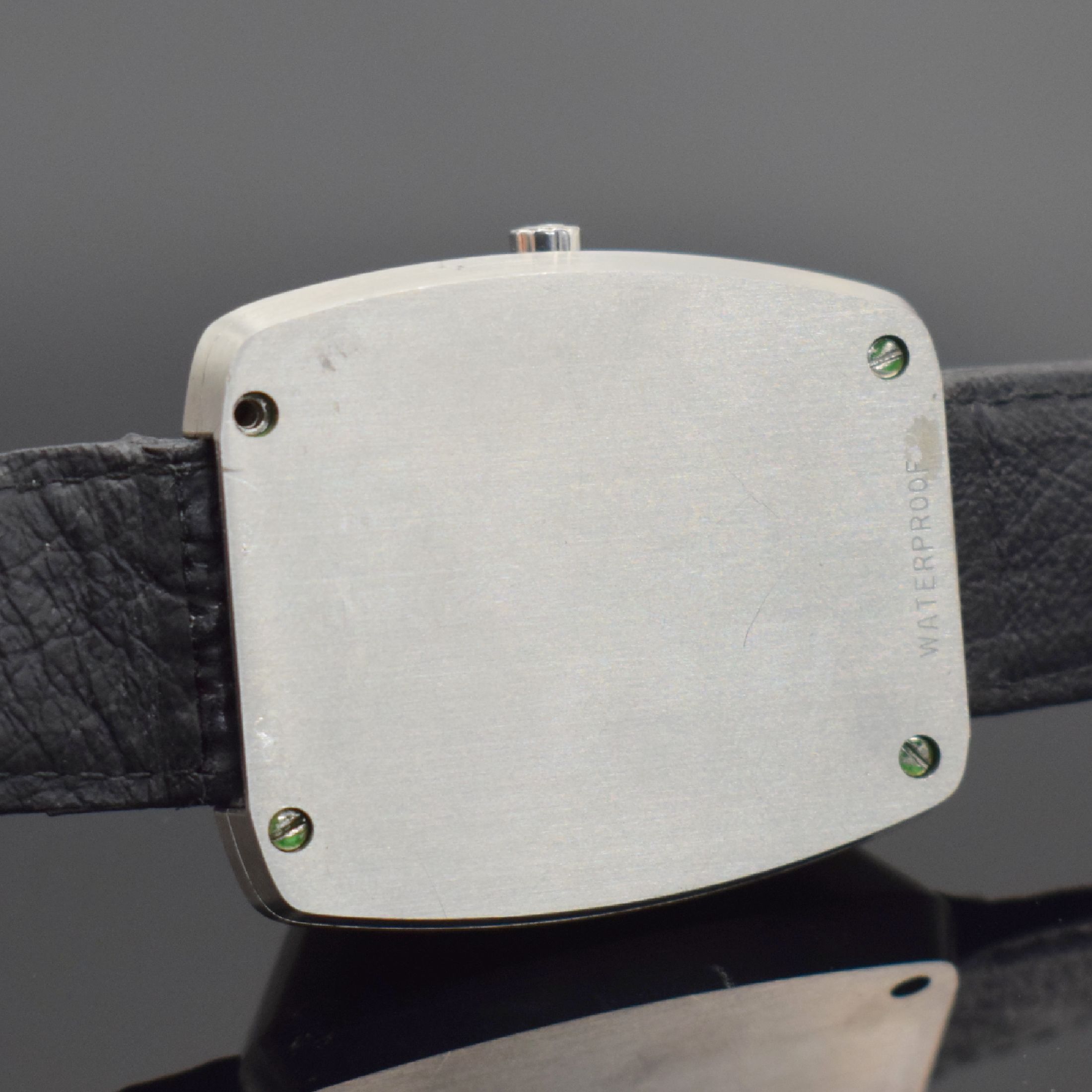 Detail c: OMEGA Constellation Electroquartz f8192Hz Herrenarmbanduhr Referenz 196.005 mit Kaliber Beta 21, Schweiz um 1970, 2-teil. Gehäuse in Stahl, Boden ...