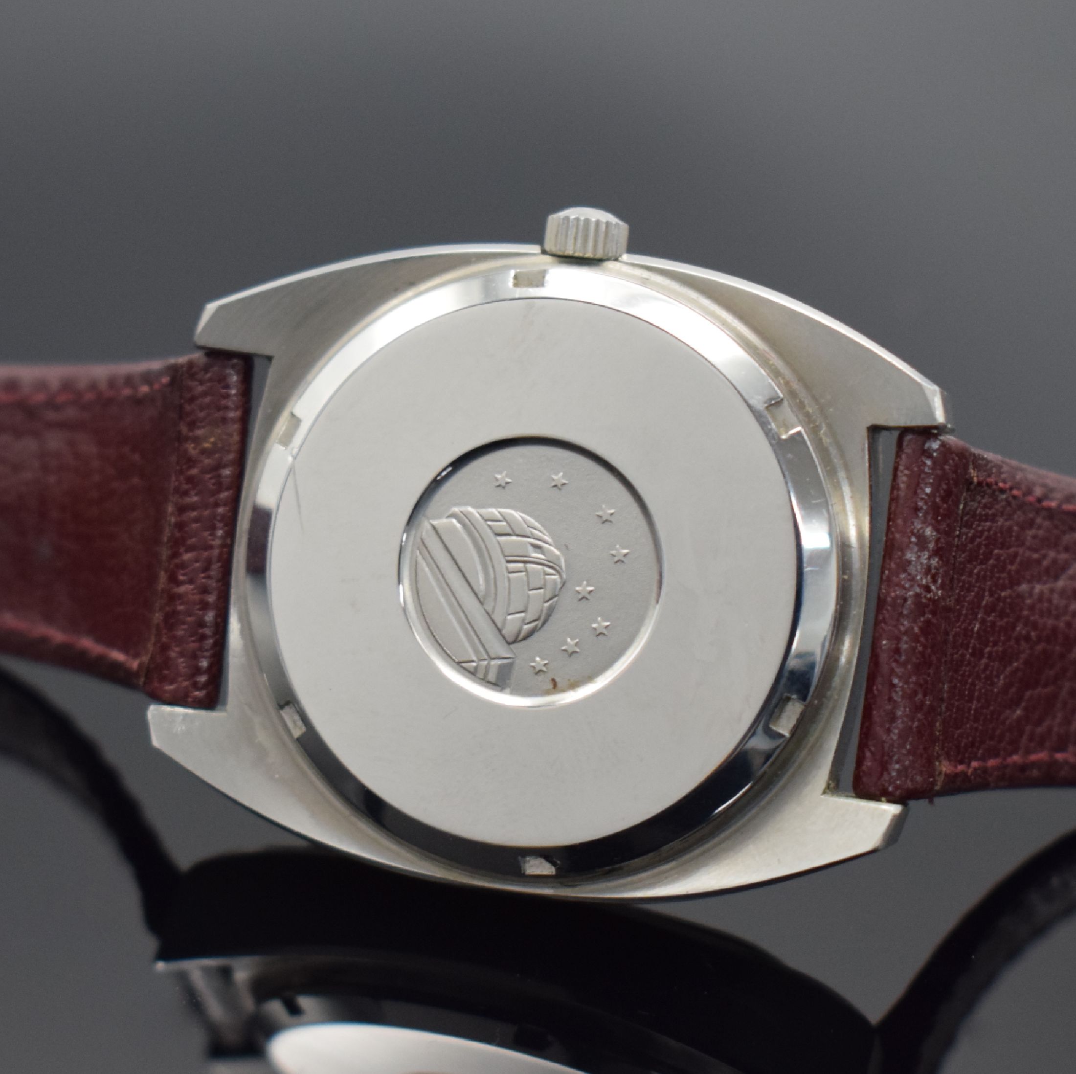 Detail d: OMEGA Constellation Chronometer Herrenarmbanduhr Referenz 198.0027, Schweiz um 1973, Stimmgabelschwinger, Stahlgeh., Boden geschr., silb. Zifferbl., ...