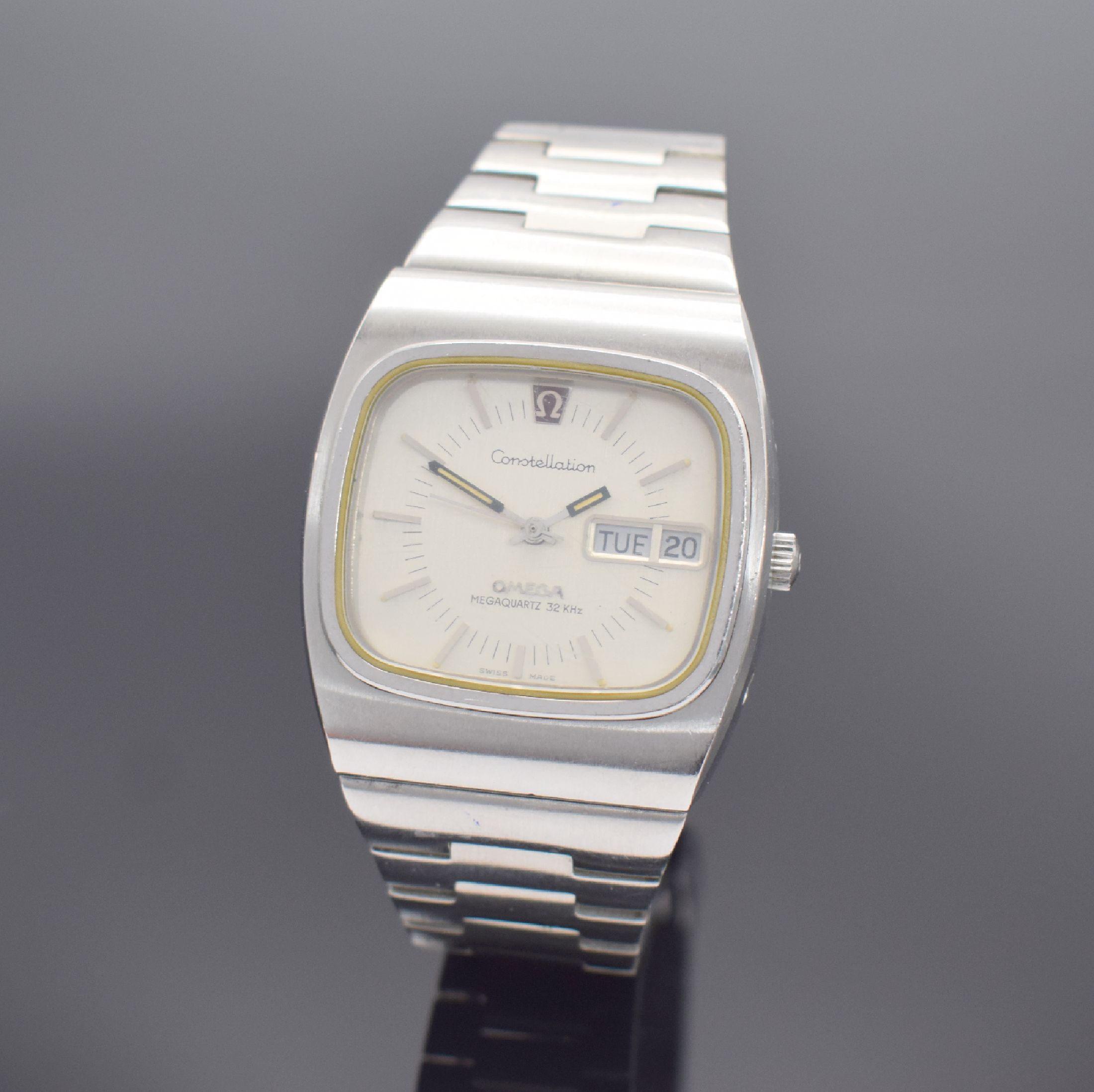 OMEGA Constellation Herrenarmbanduhr, Schweiz um 1970, quarz, Ref. 196.0016/396.0811, Stahlgeh. inkl. orig. Gliederband mit Faltschl., silb. ...