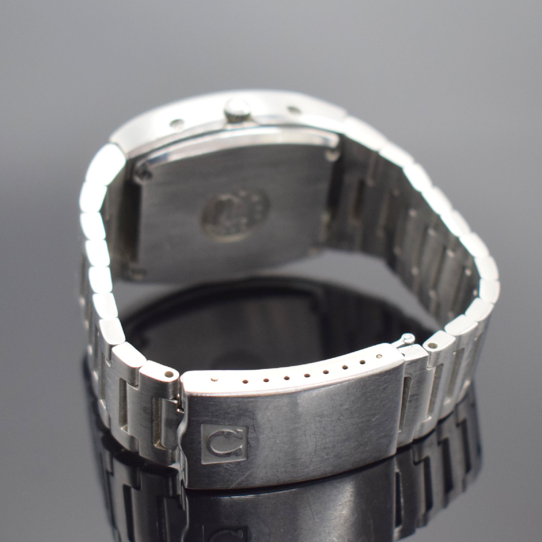 Detail b: OMEGA Constellation Herrenarmbanduhr, Schweiz um 1970, quarz, Ref. 196.0016/396.0811, Stahlgeh. inkl. orig. Gliederband mit Faltschl., silb. ...