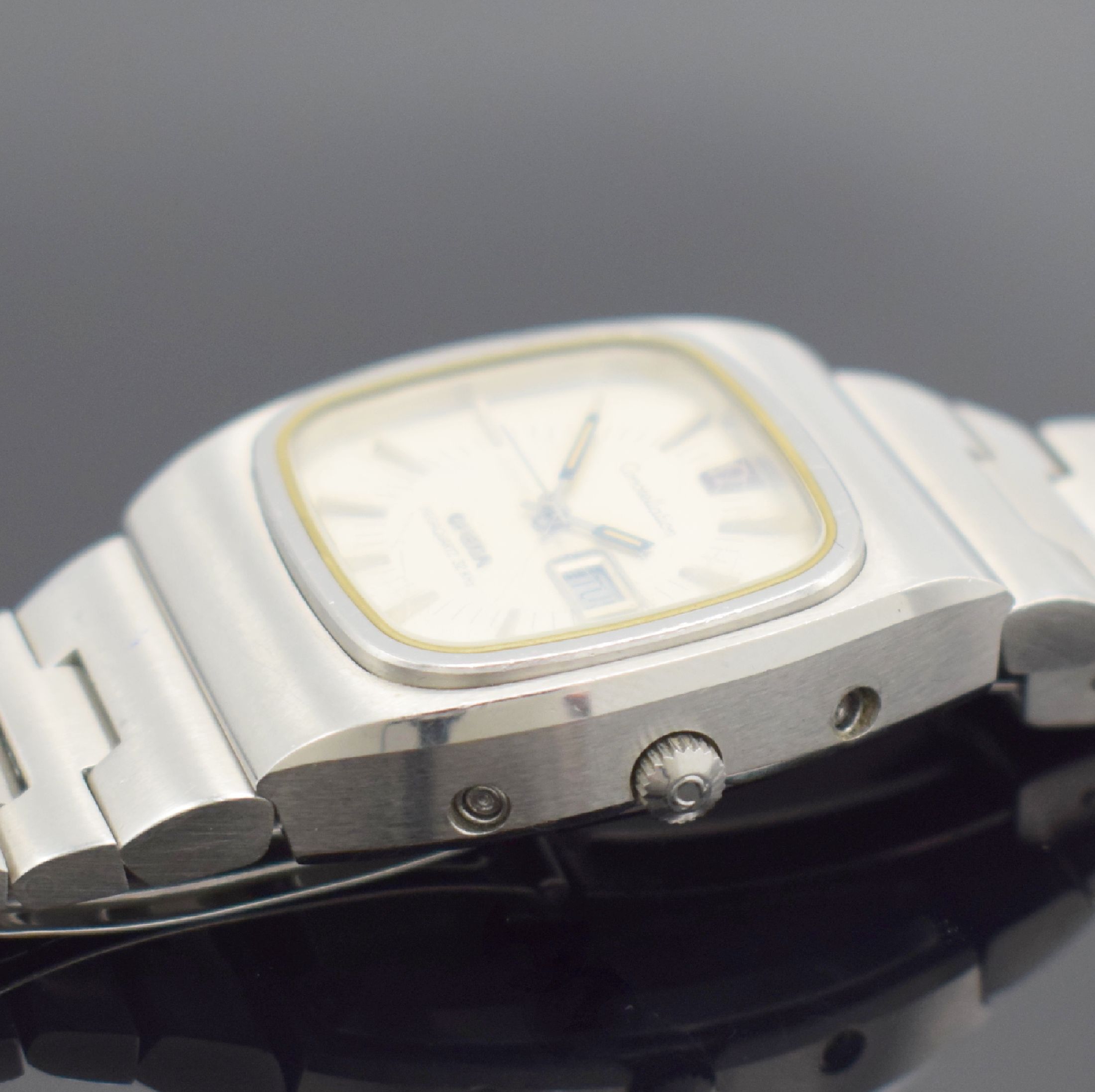 Detail c: OMEGA Constellation Herrenarmbanduhr, Schweiz um 1970, quarz, Ref. 196.0016/396.0811, Stahlgeh. inkl. orig. Gliederband mit Faltschl., silb. ...