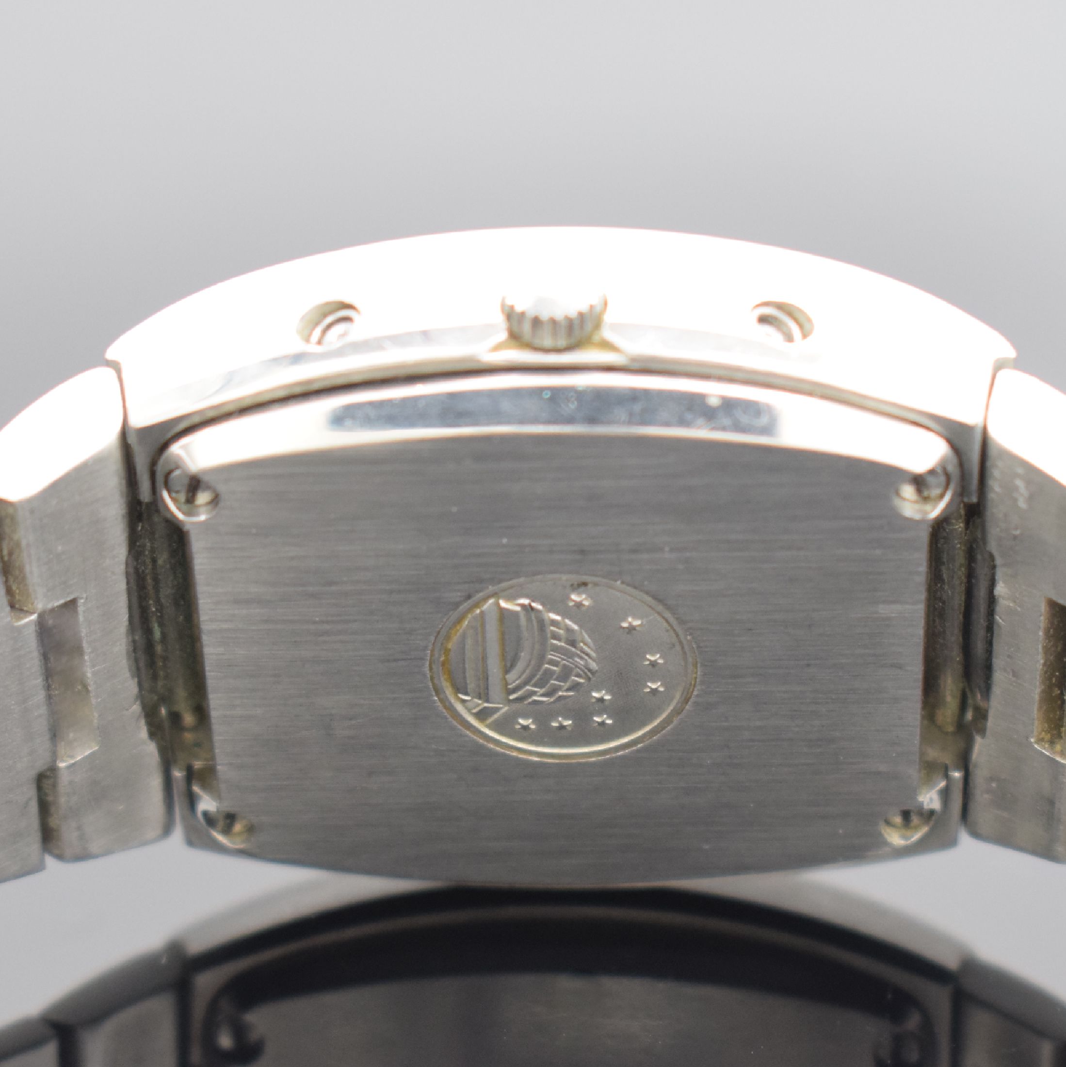 Detail d: OMEGA Constellation Herrenarmbanduhr, Schweiz um 1970, quarz, Ref. 196.0016/396.0811, Stahlgeh. inkl. orig. Gliederband mit Faltschl., silb. ...