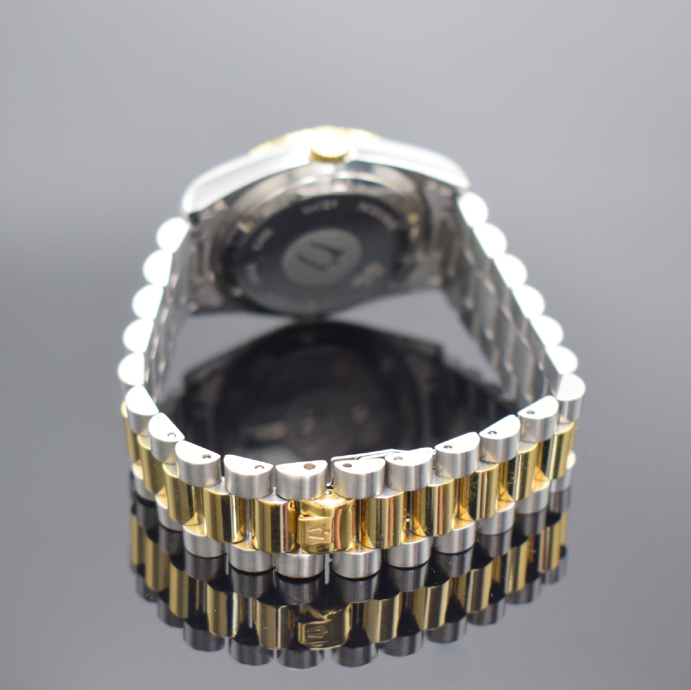 Detail b: BULOVA Super Seville Day & Date Armbanduhr, Schweiz um 1990, Automatik, verschr. Geh. in Edelstahl & Gold, Gliederband m. Faltschl., schwarzes ...