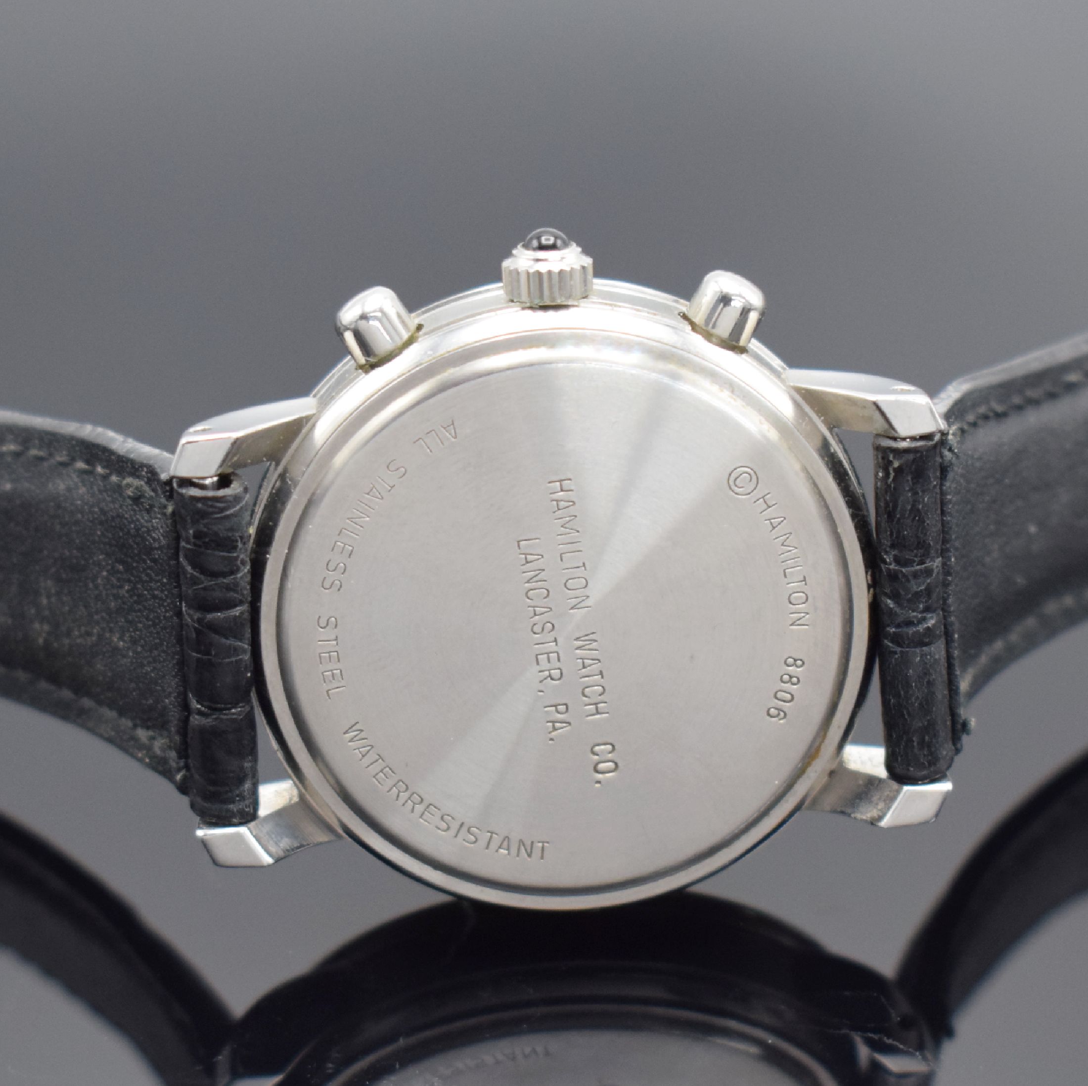 Detail d: 3 Herrenarmbanduhren mit Quarz-Werken, 1) Hamilton in Stahl mit Weltzeit-Anzeige, D. ca. 38 mm, EZ 2, 2) Hamilton Chronograph in Stahl, D. ca. 36 mm, ...