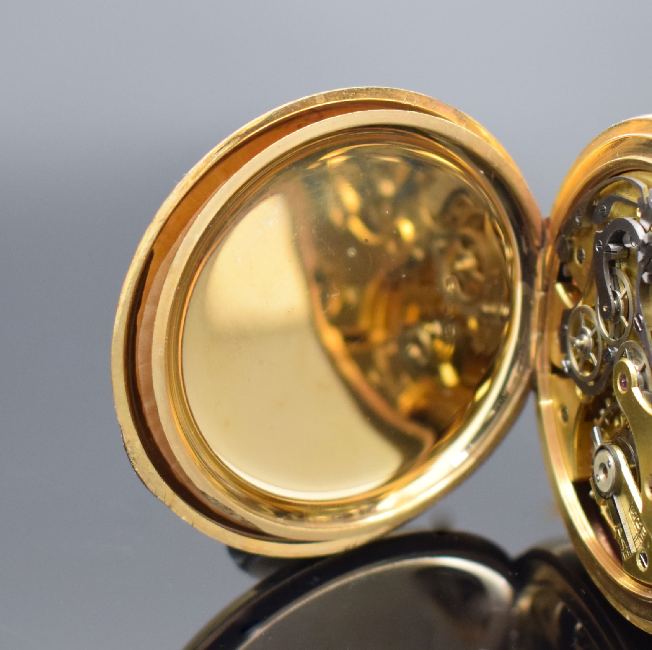 Detail c: LIP Taschenuhr mit Chronograph, Schweiz f. franz. Markt um 1920, verg. Gehäuse, Emailzifferbl. m. arab. Zahlen, gold. Birnenzeiger, gebl. ...