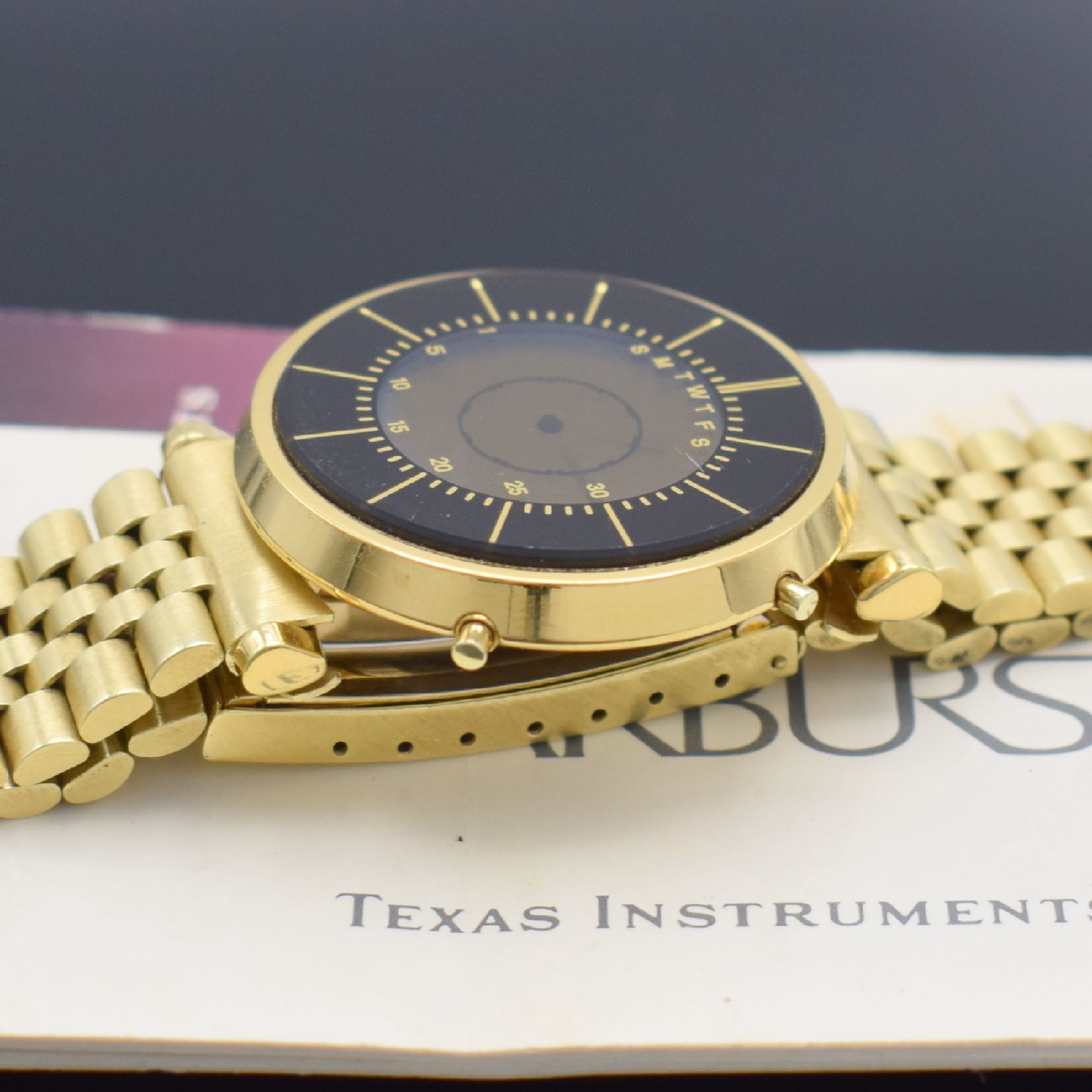 Detail c: TEXAS INSTRUMENTS Starburst erste vollelektronische, seltene & multifunktionale Quarz-Analog-Armbanduhr mit original Papieren an GG 585/000 Band, USA ...