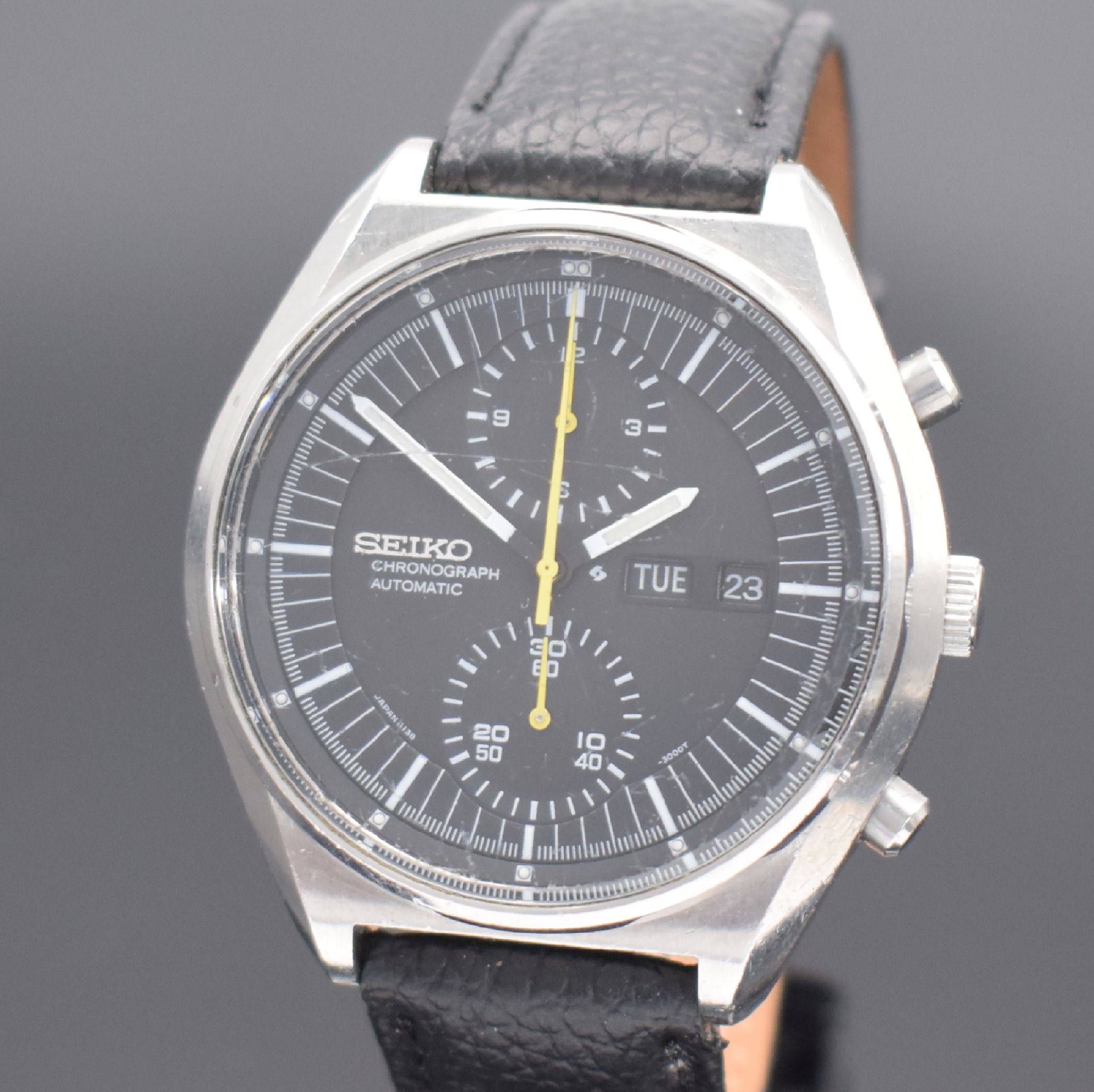 Detail a: SEIKO Jumbo Herrenarmbanduhr mit Schaltradchronograph in Stahl, Japan um 1970, Automatik, Ref. 6138-3000, Boden verschr., schwarzes Zifferbl. m. ...