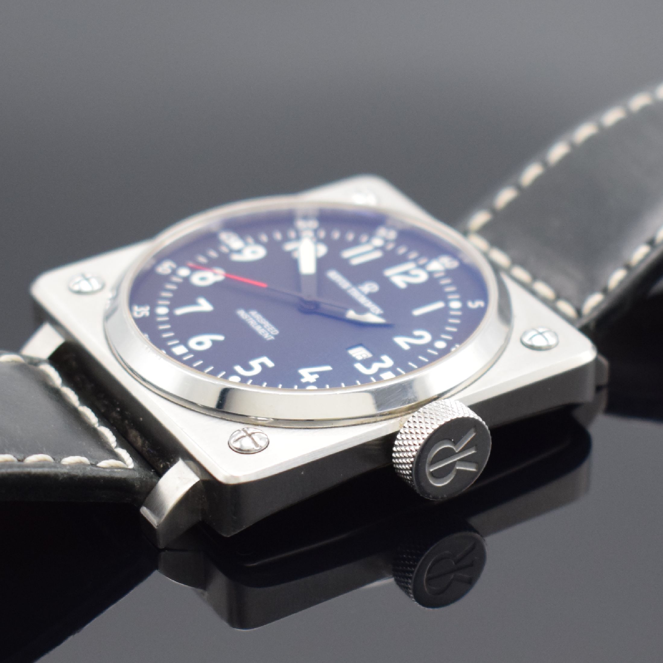 Detail b: REVUE THOMMEN Airspeed quadratische Herrenarmbanduhr in Stahl, Schweiz um 2015, Automatik, Boden 4-fach verschr., orig. Lederband m. neutr. ...