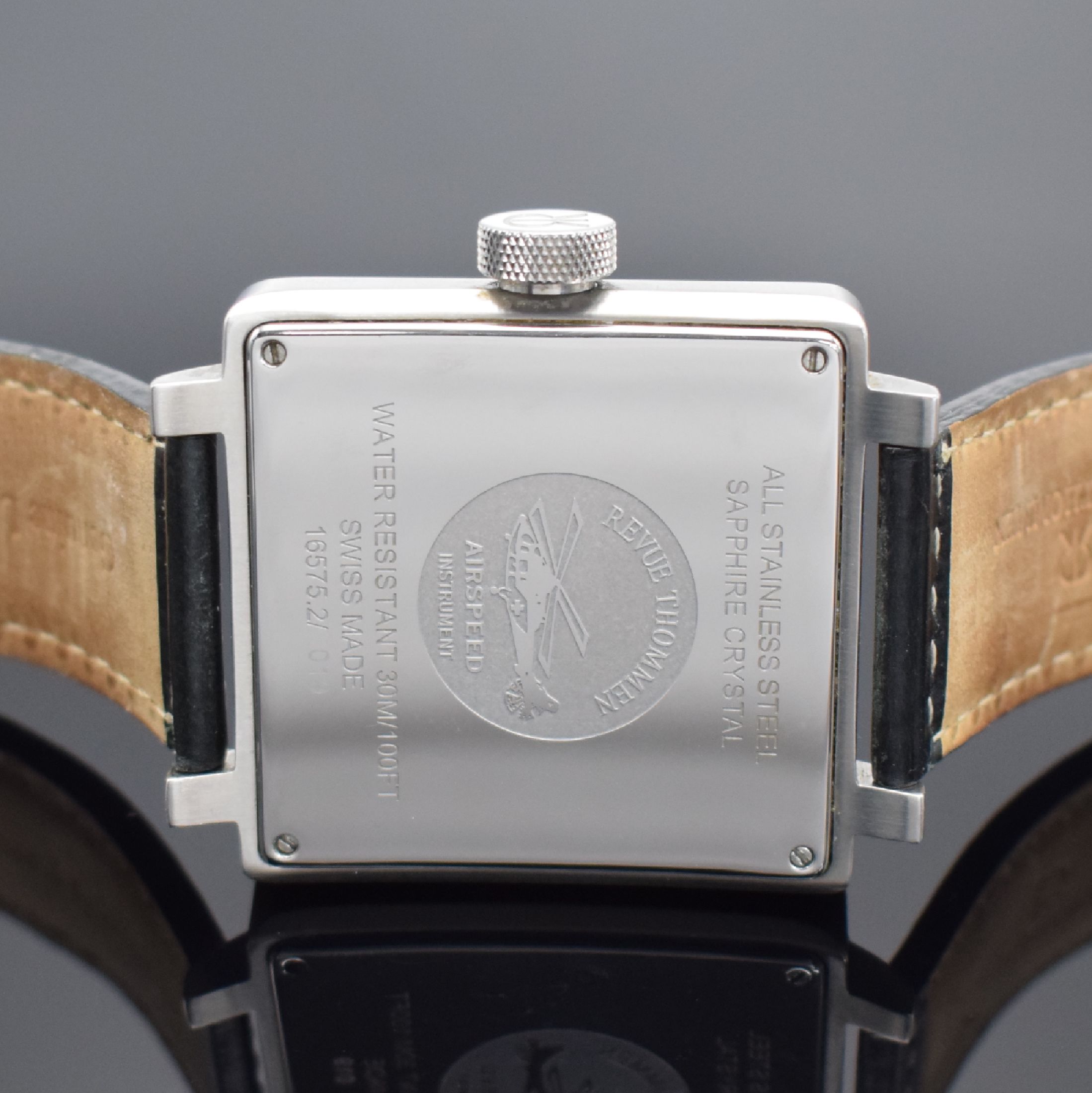 Detail c: REVUE THOMMEN Airspeed quadratische Herrenarmbanduhr in Stahl, Schweiz um 2015, Automatik, Boden 4-fach verschr., orig. Lederband m. neutr. ...