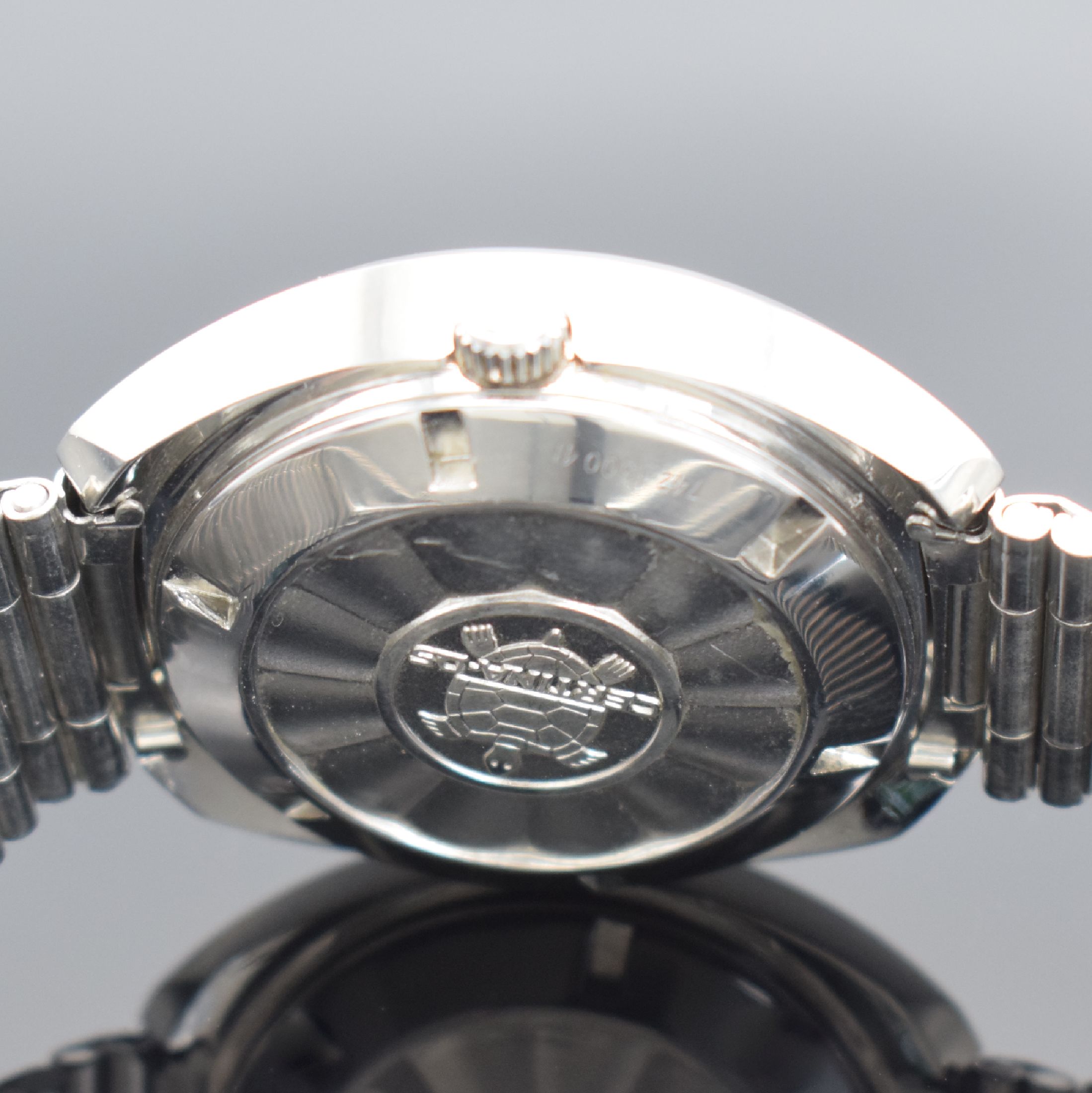 Detail d: CERTINA DS-2 C-Tronic Herrenarmbanduhr in Stahl, Schweiz um 1975, Stimmgabelschwinger, Boden verschr., orig. Stahlband m. Faltschl.,grau-braunes ...
