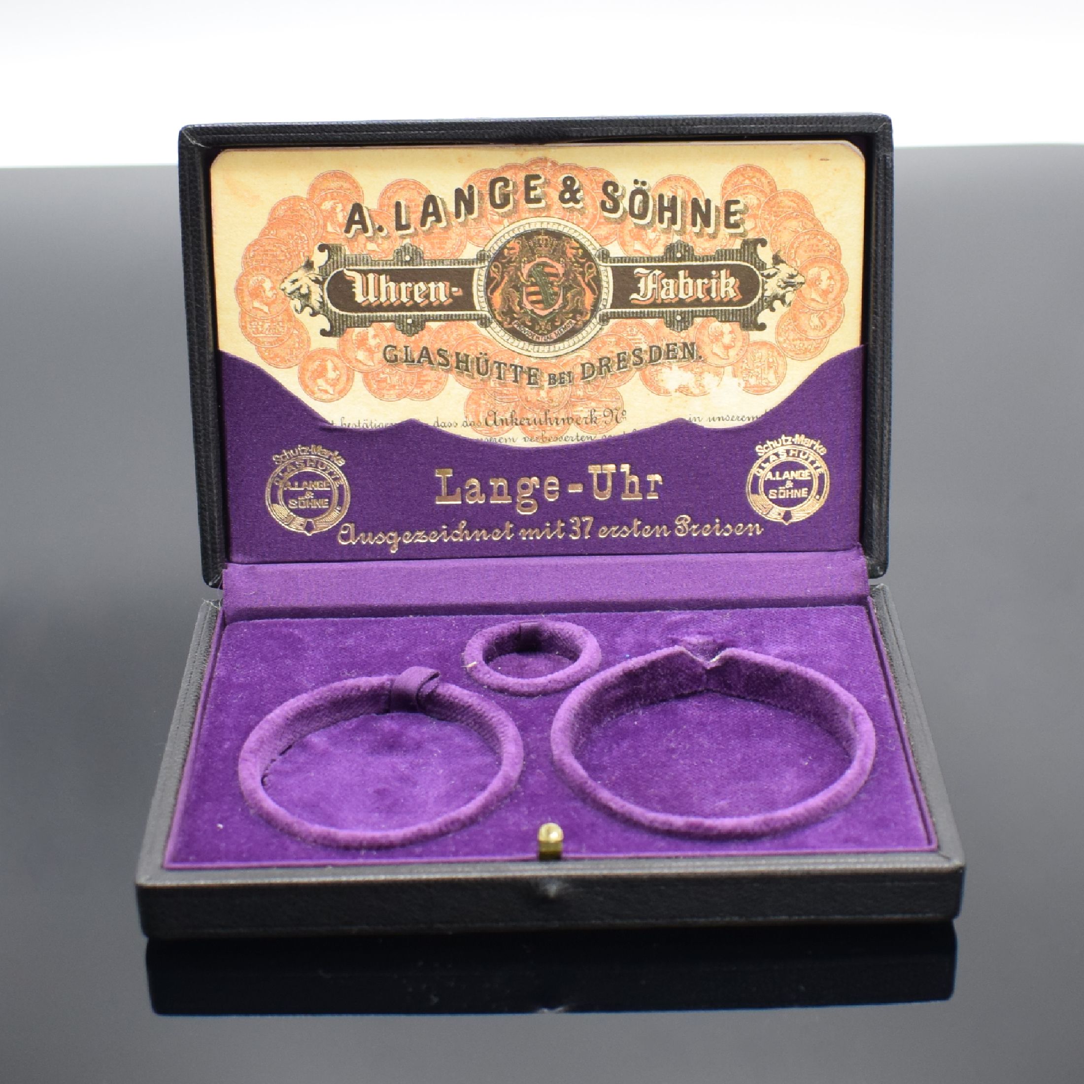 Detail c: A. LANGE & SÖHNE Etui & Deckuhr-Holzbox, 1) modernes ALS-Etui m. Garantiekarte, 2) englische 3-teilige Mahagoni-Box, abschließbar, Schlüssel ...