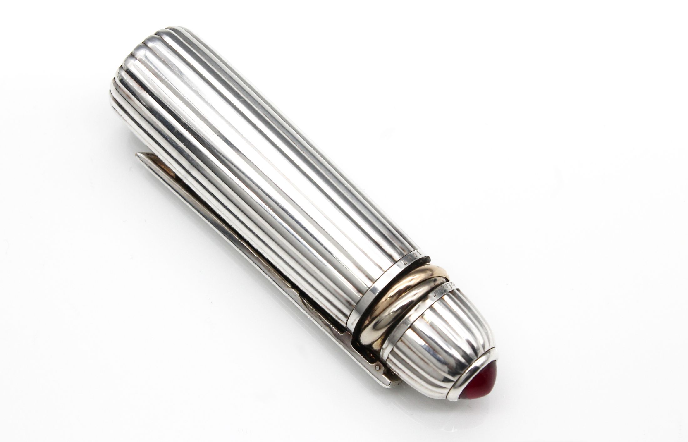 Detail e: CARTIER Kugelschreiber, Serie "Pasha de Cartier", Korpus rotes Edelharz, Kappe Silber mit rotem Glascabochon, im orig. Etui, mit Papieren ...