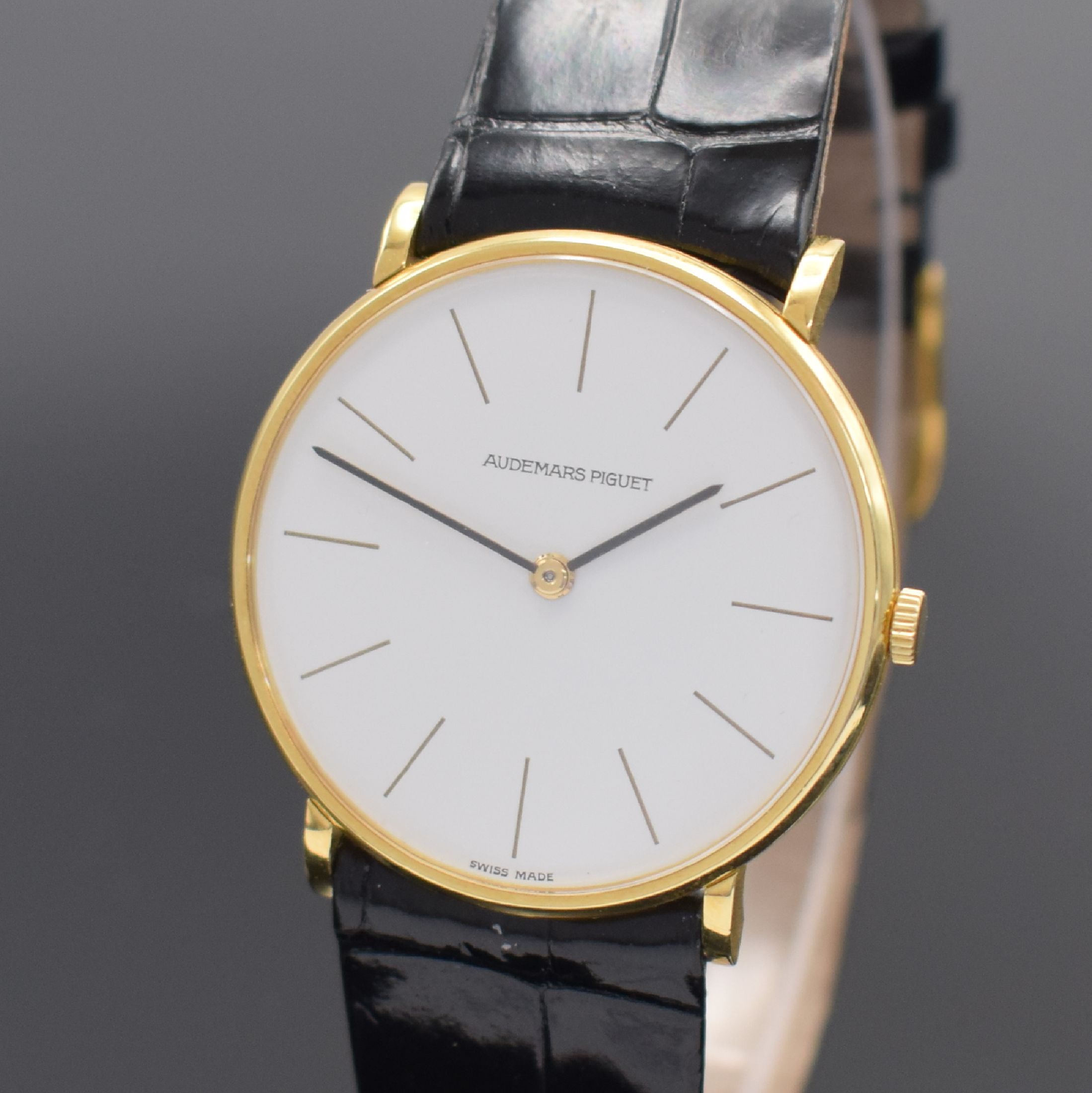 Detail a: AUDEMARS PIGUET feine Herrenarmbanduhr in GG 750/000 Referenz 5125BA, Schweiz um 1980, Handaufzug, Boden & Glasrand aufgedr., ultraflache ...