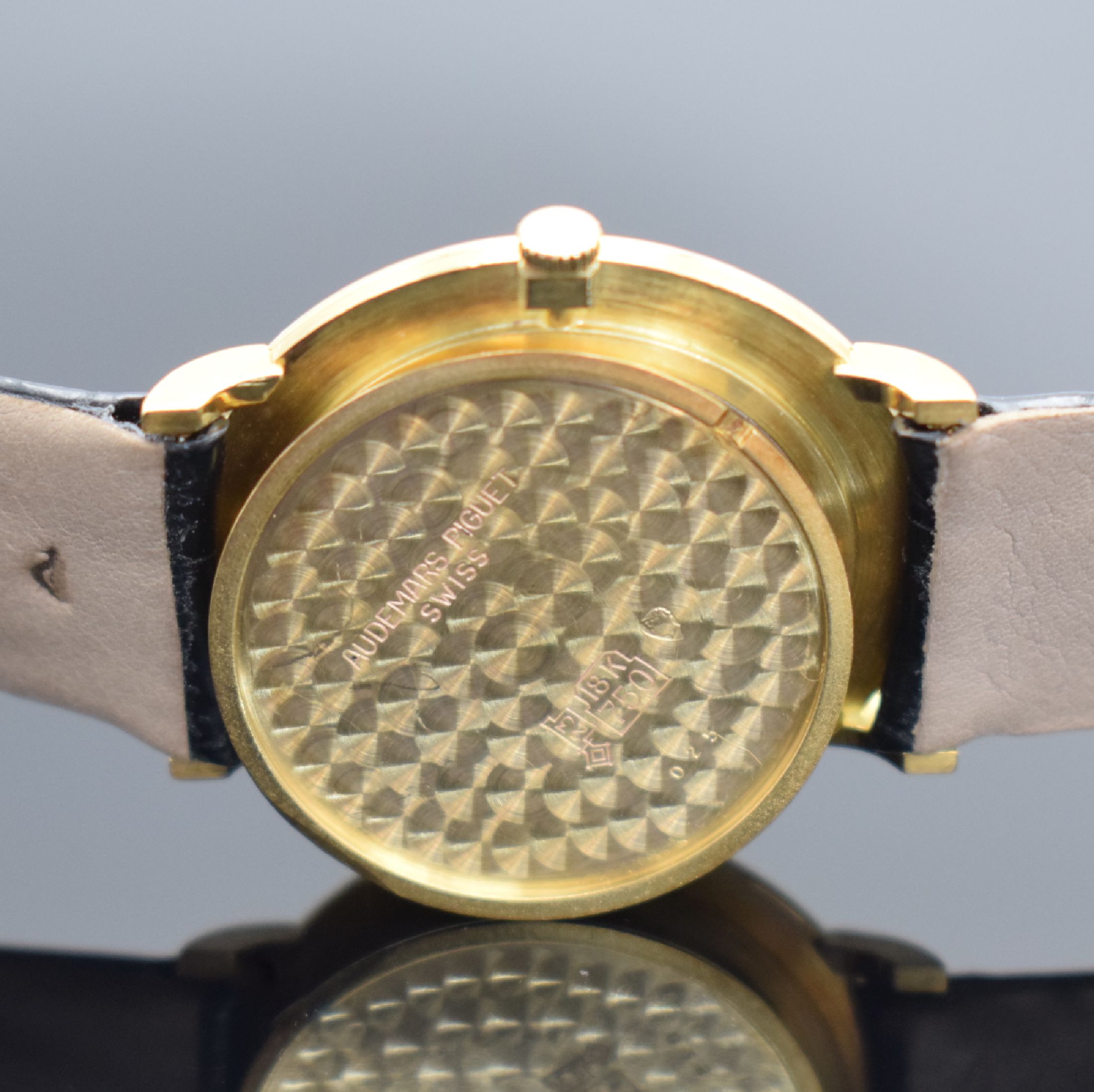 Detail f: AUDEMARS PIGUET feine Herrenarmbanduhr in GG 750/000 Referenz 5125BA, Schweiz um 1980, Handaufzug, Boden & Glasrand aufgedr., ultraflache ...