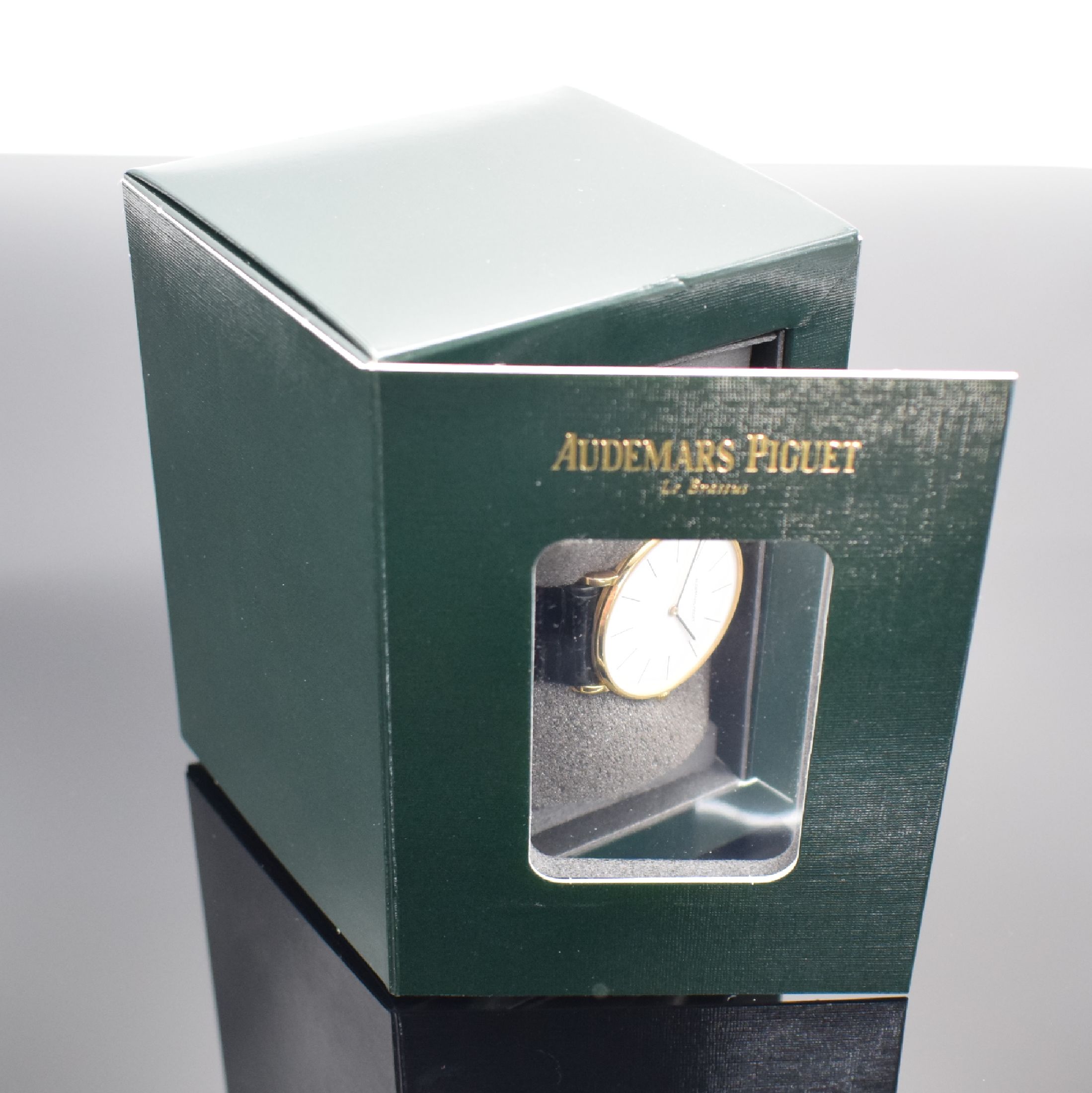 Detail g: AUDEMARS PIGUET feine Herrenarmbanduhr in GG 750/000 Referenz 5125BA, Schweiz um 1980, Handaufzug, Boden & Glasrand aufgedr., ultraflache ...