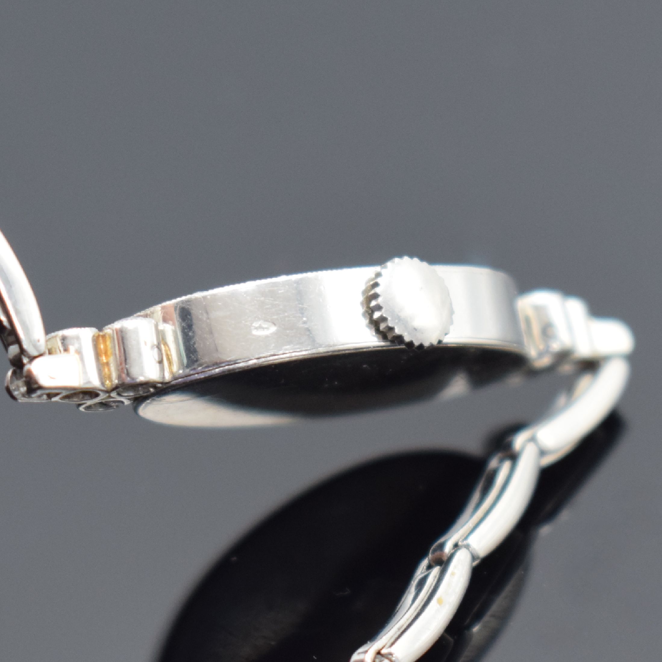 Detail c: AUDEMARS PIQUET & Co Art Deco Damenarmbanduhr mit Diamanten, Schweiz um 1925, Handaufzug, Geh. & Band in WG 750/000, Lünette & Anstöße aufw. m. ...