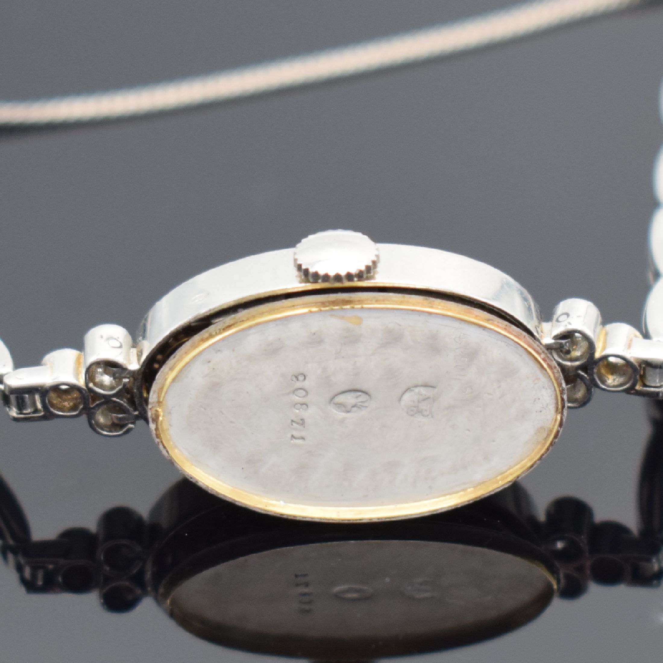 Detail f: AUDEMARS PIQUET & Co Art Deco Damenarmbanduhr mit Diamanten, Schweiz um 1925, Handaufzug, Geh. & Band in WG 750/000, Lünette & Anstöße aufw. m. ...