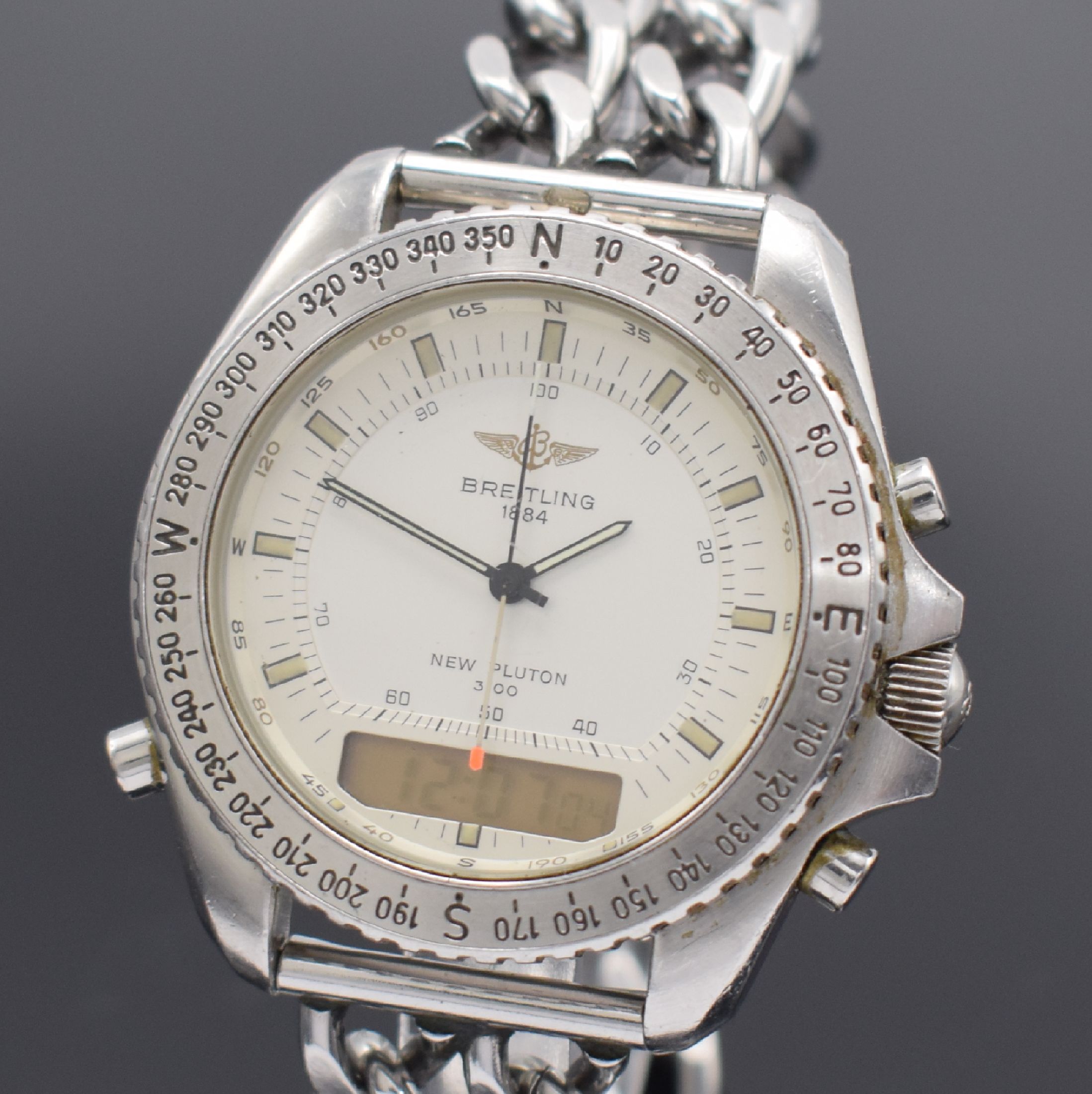 Detail a: BREITLING New Pluton Herrenarmbanduhr in Stahl, Schweiz 1990er Jahre, quarz, Ref. A51037, Boden & Krone verschr., neutr. Stahlband m. Faltschl., ...