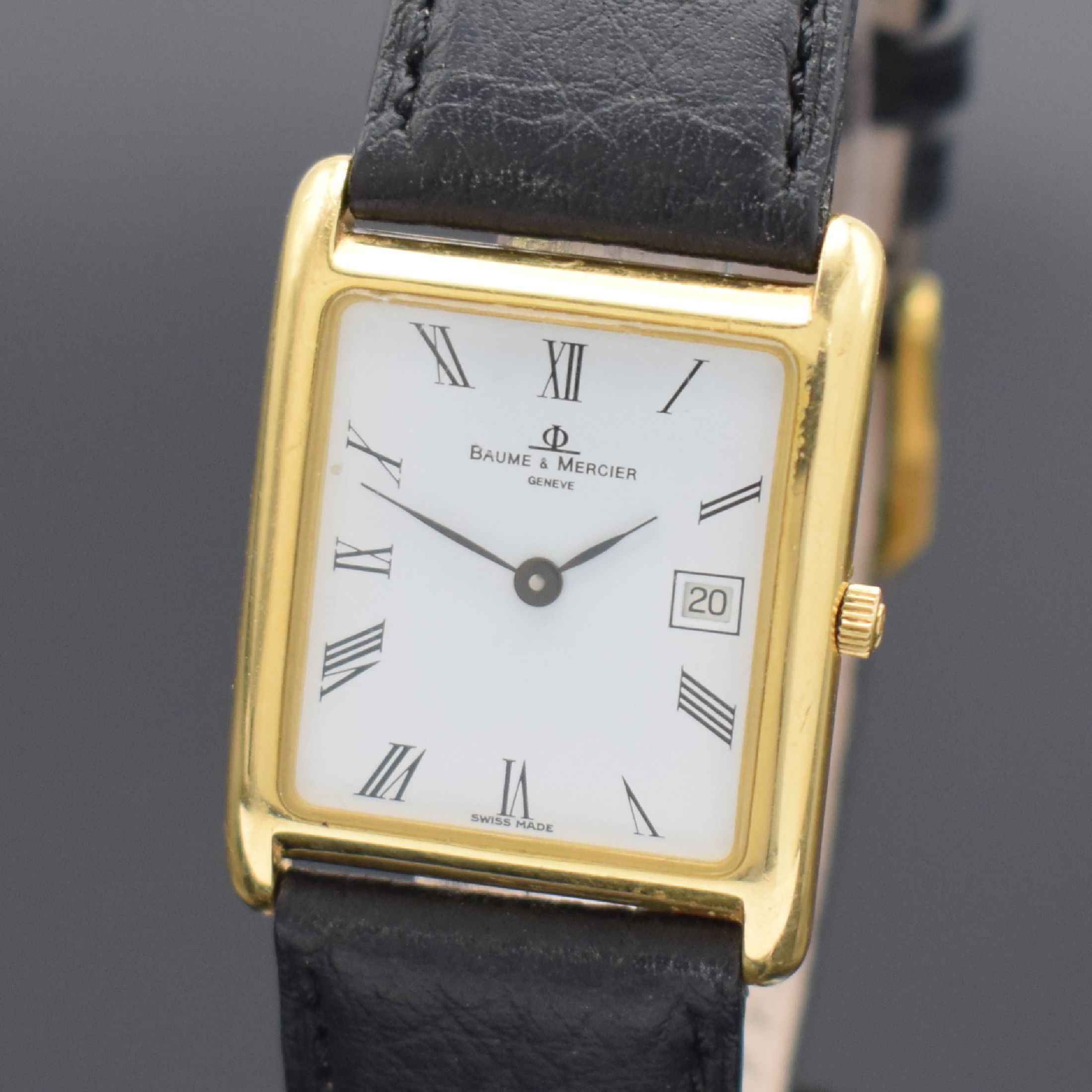 Detail a: BAUME & Mercier Armbanduhr in GG 750/000 Referenz 17342, Schweiz um 1995, quarz, 2- teil. Geh., Boden 4-fach verschr., emailfarb. Zifferbl. m. röm. ...