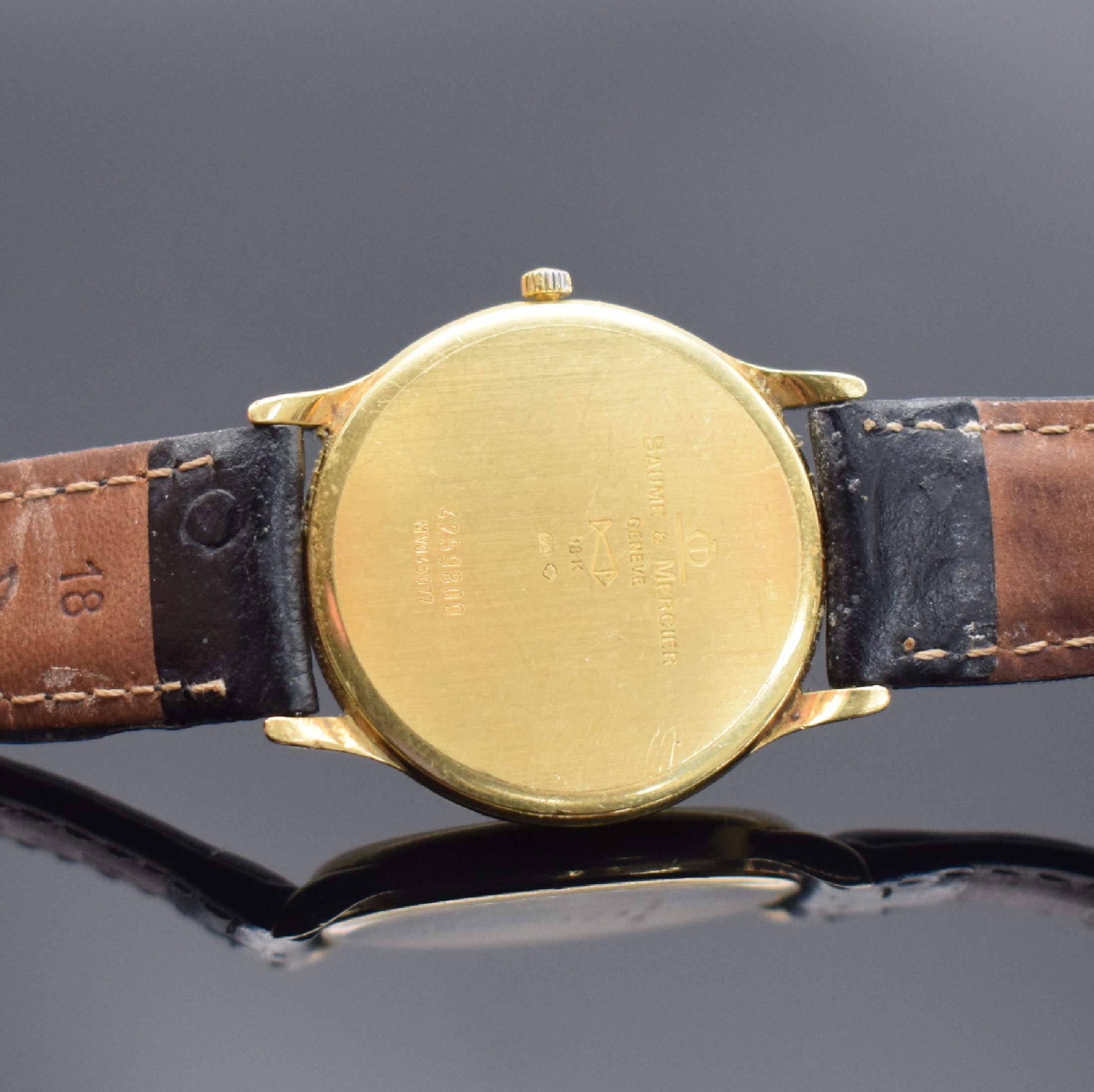 Detail c: BAUME & MERCIER Armbanduhr Classica Executives in GG 750/000 Referenz MV045077, Schweiz um 2005, quarz, Boden aufgedr., emailfarb. Zifferbl. m. röm. ...