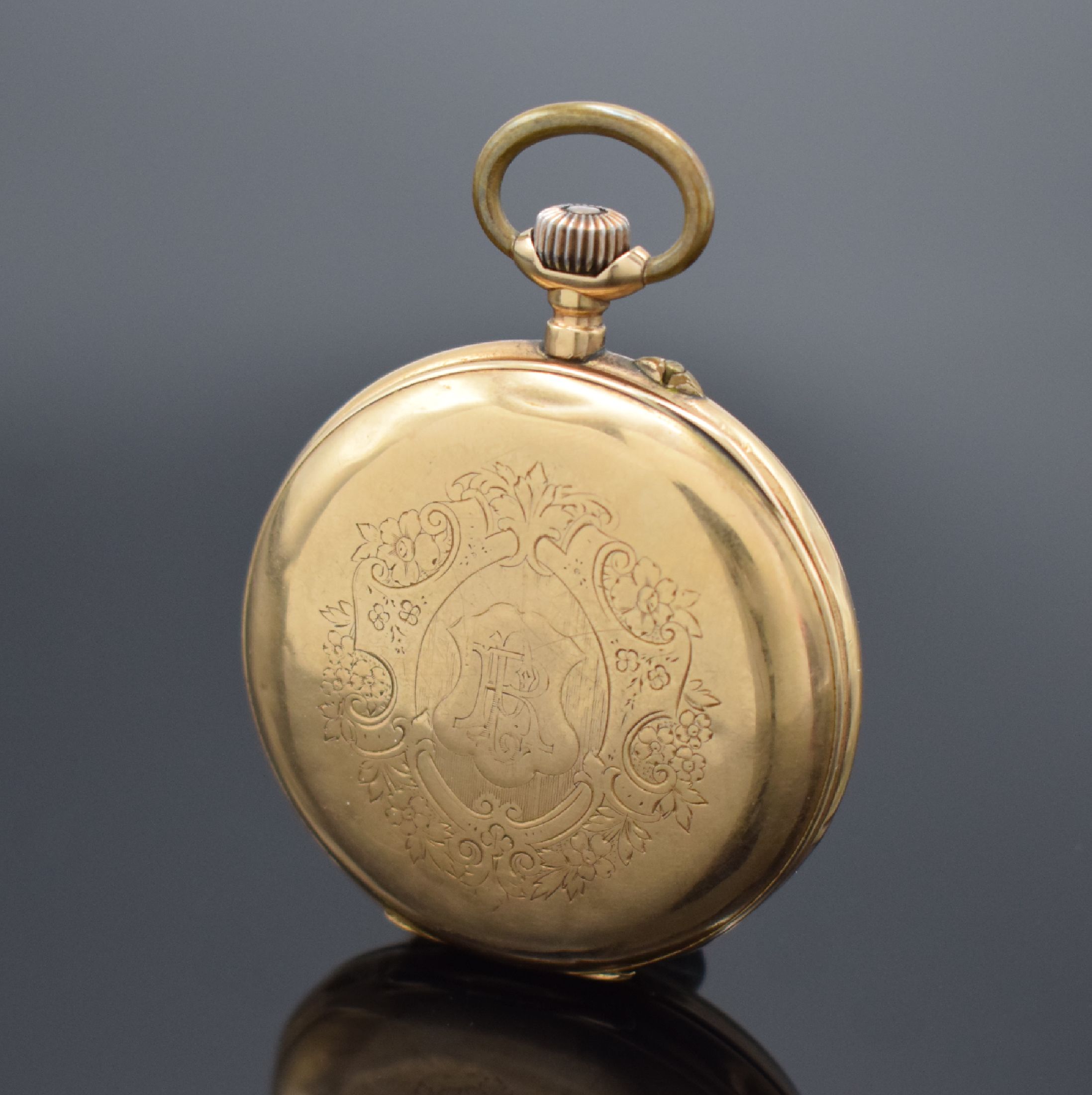 Detail a: Offene Herrentaschenuhr in GG 585/000, Schweiz um 1900, Geh. dell., Rückdeckel m. Monogrammspiegel, Metallcuvette, Emailzifferbl. m. röm. Zahlen ...